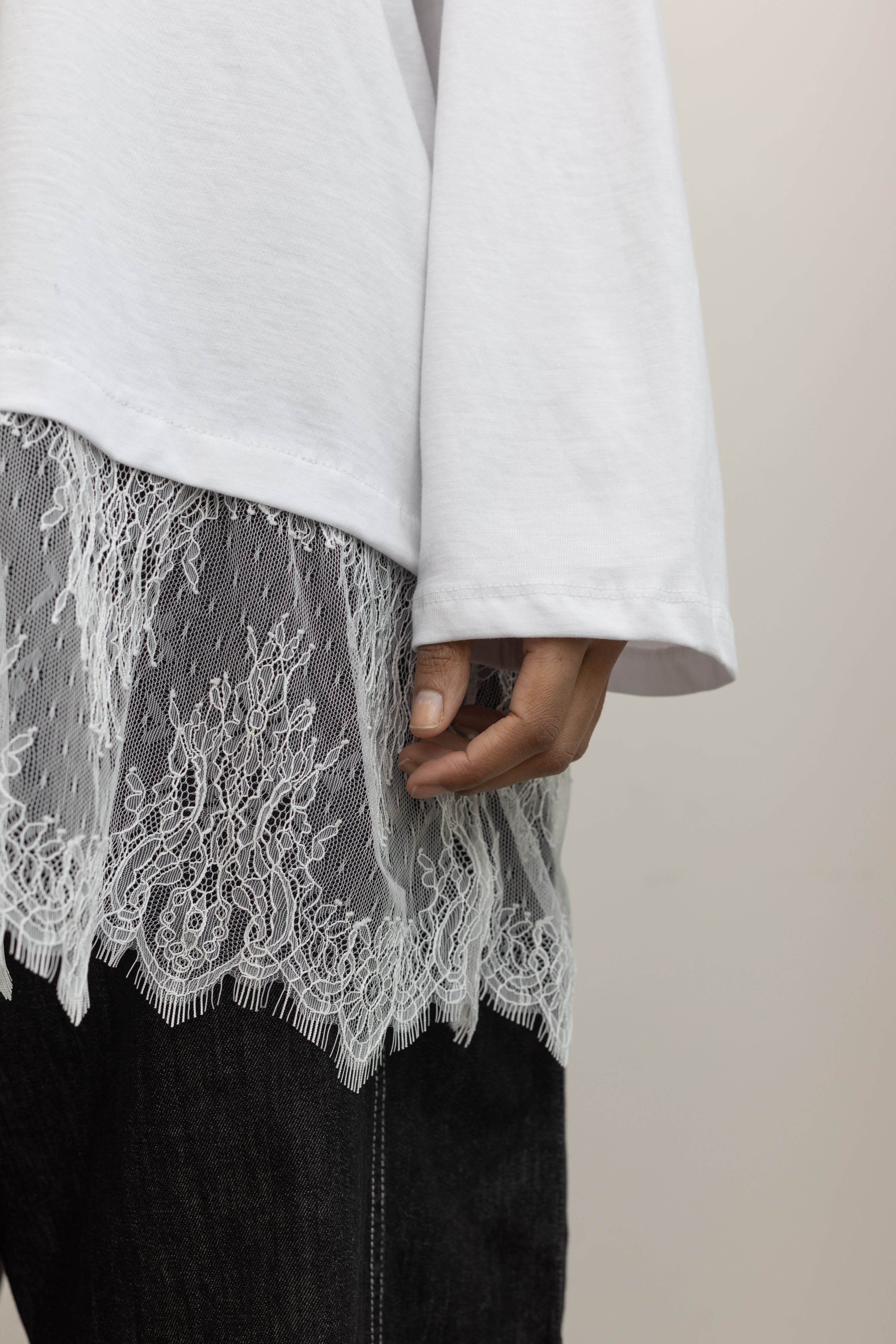 [新品］RosyMonster lace layered tunic ホワイト Oversized White Lace Hem Tunic Top – alas eius