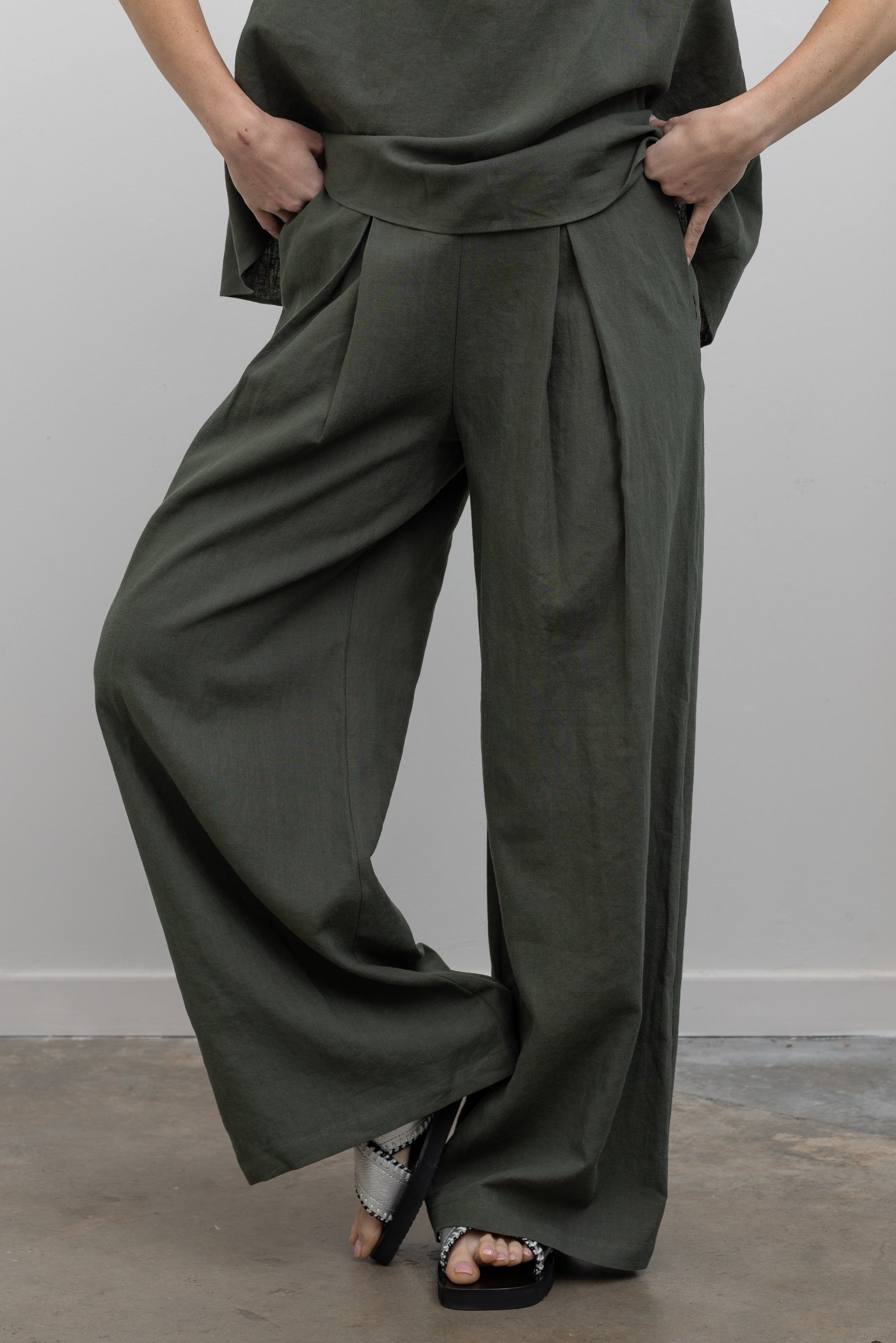 Olive Green Wide Leg Pleated Cotton Pants