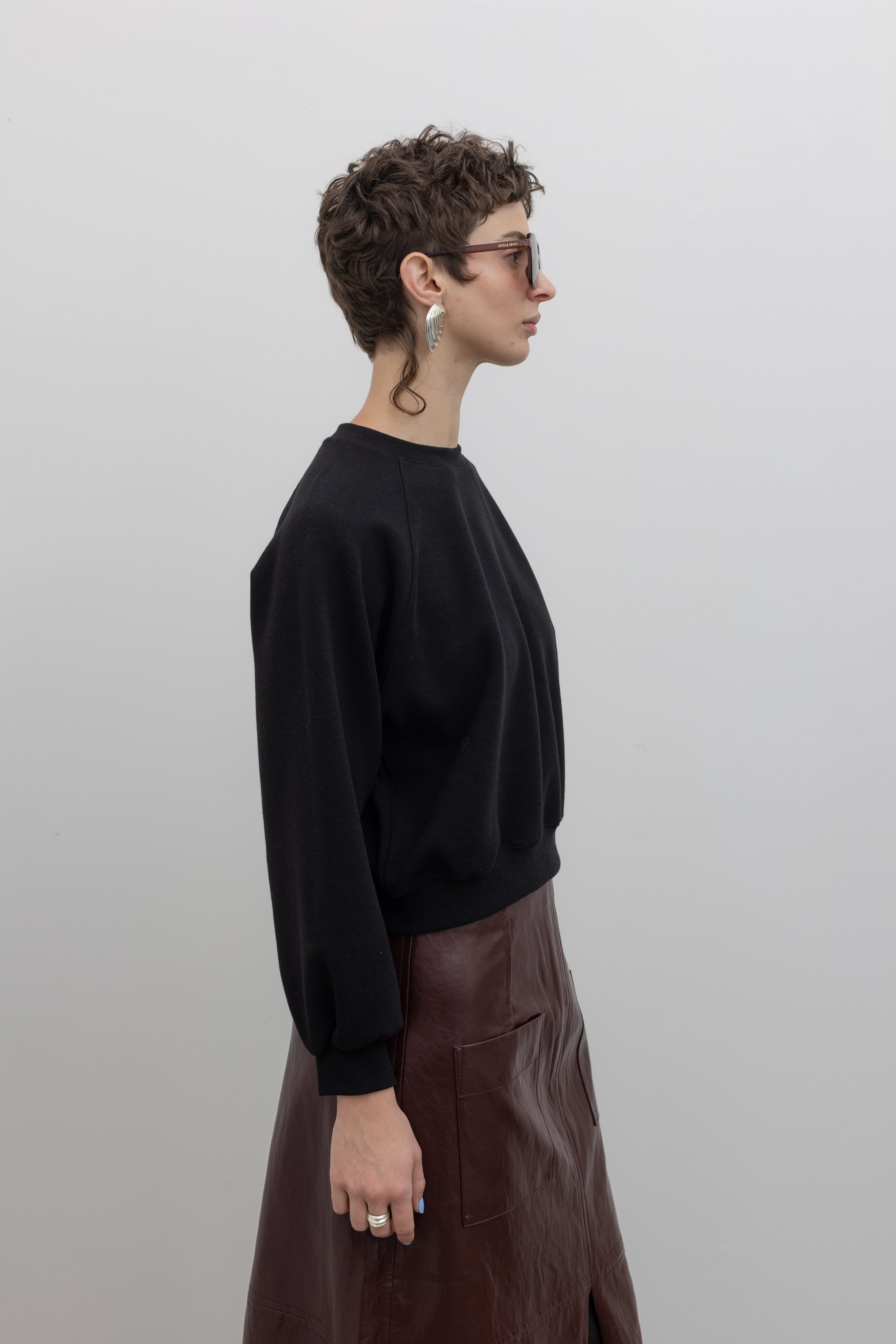 Alas Eius black raglan sleeve elevated essentials sweatshirt, side view