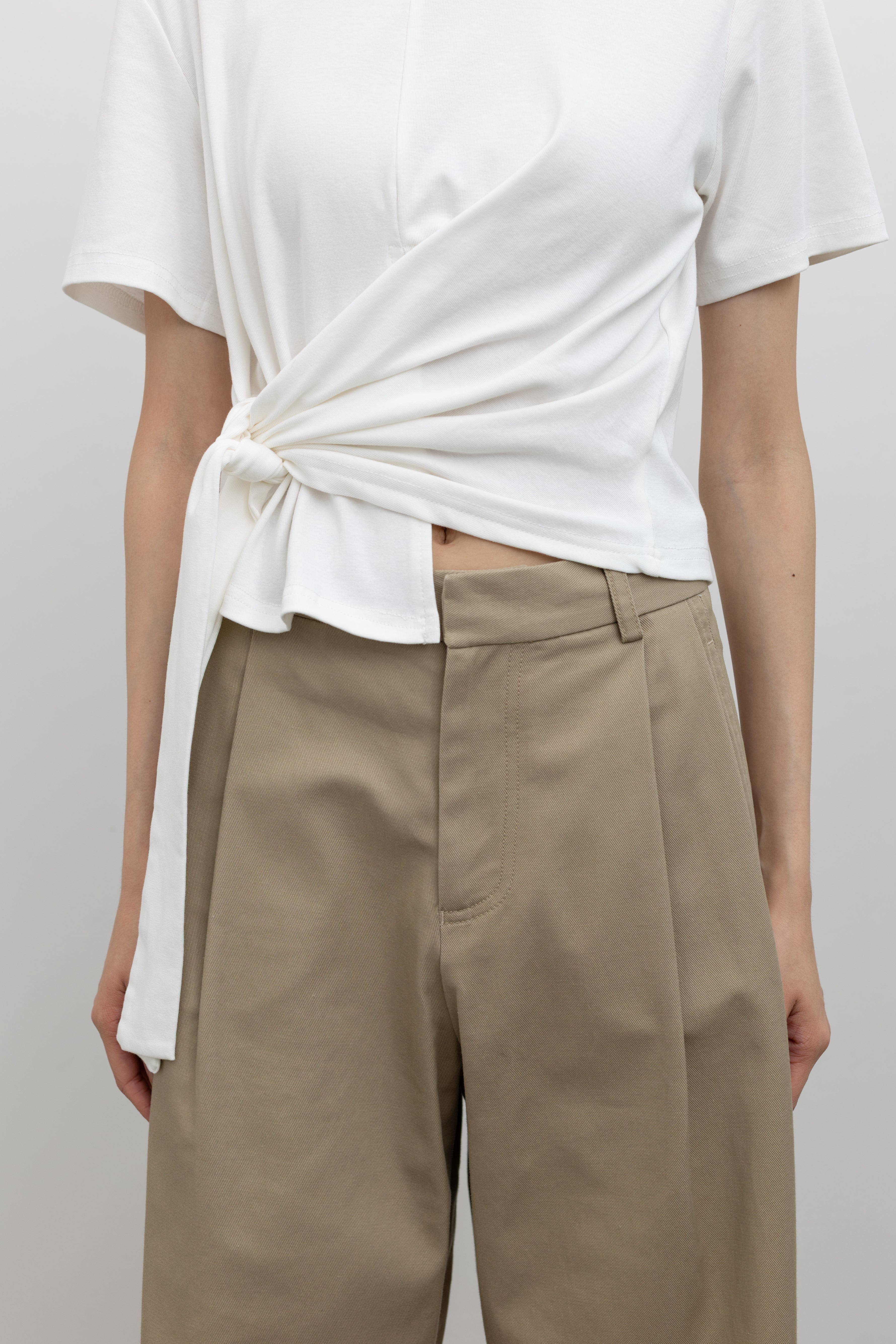 Contemporary women’s cotton blend t-shirt featuring adjustable side knot tie, ruched front detailing, and a clean crew neck silhouette designed for versatile styling at Alas Eius