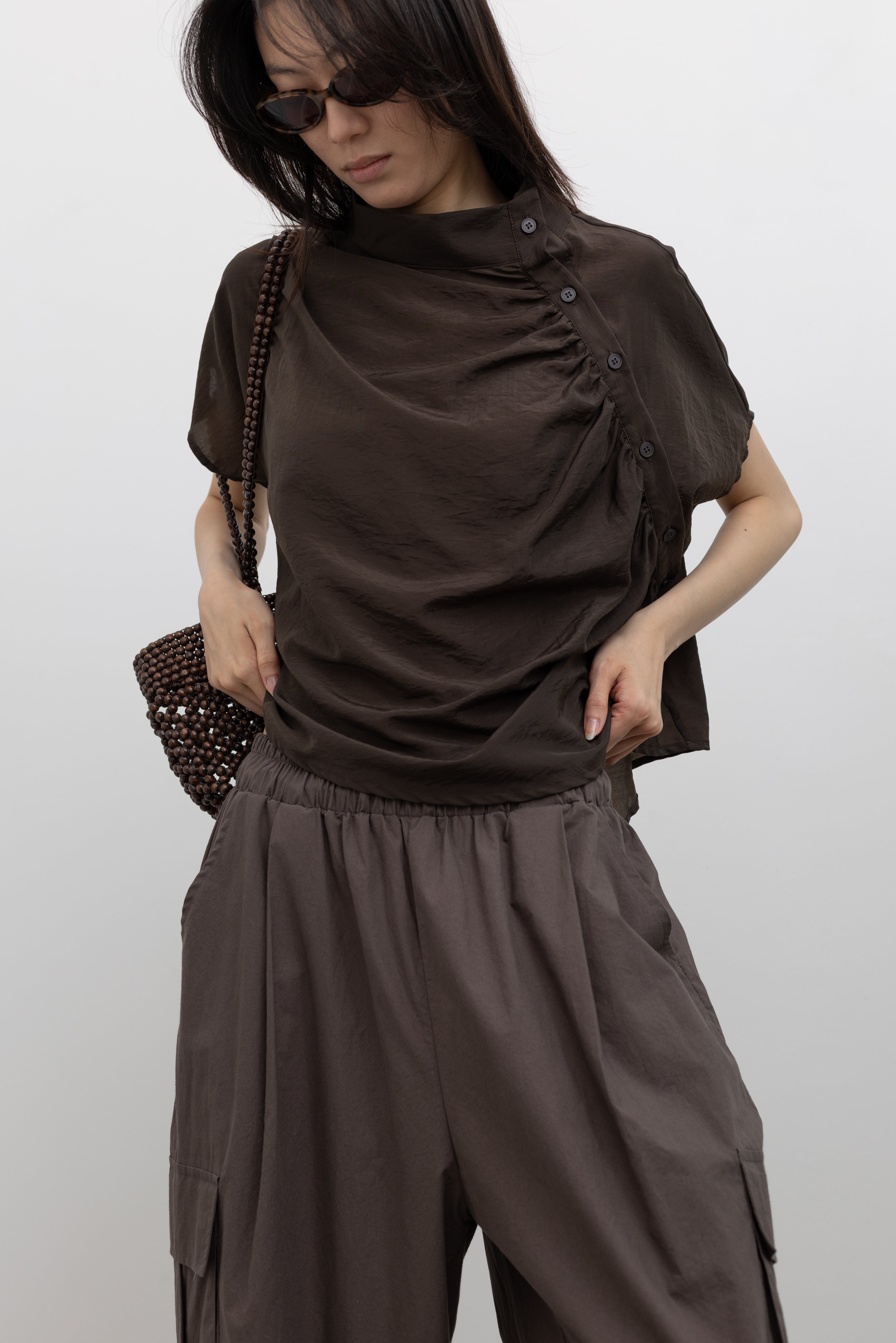 Alas Eius premium cotton cargo pants with oversized fit, utility pockets, and adjustable silhouette, styled as women’s street style trousers with a contemporary fashion-forward look at Alas Eius