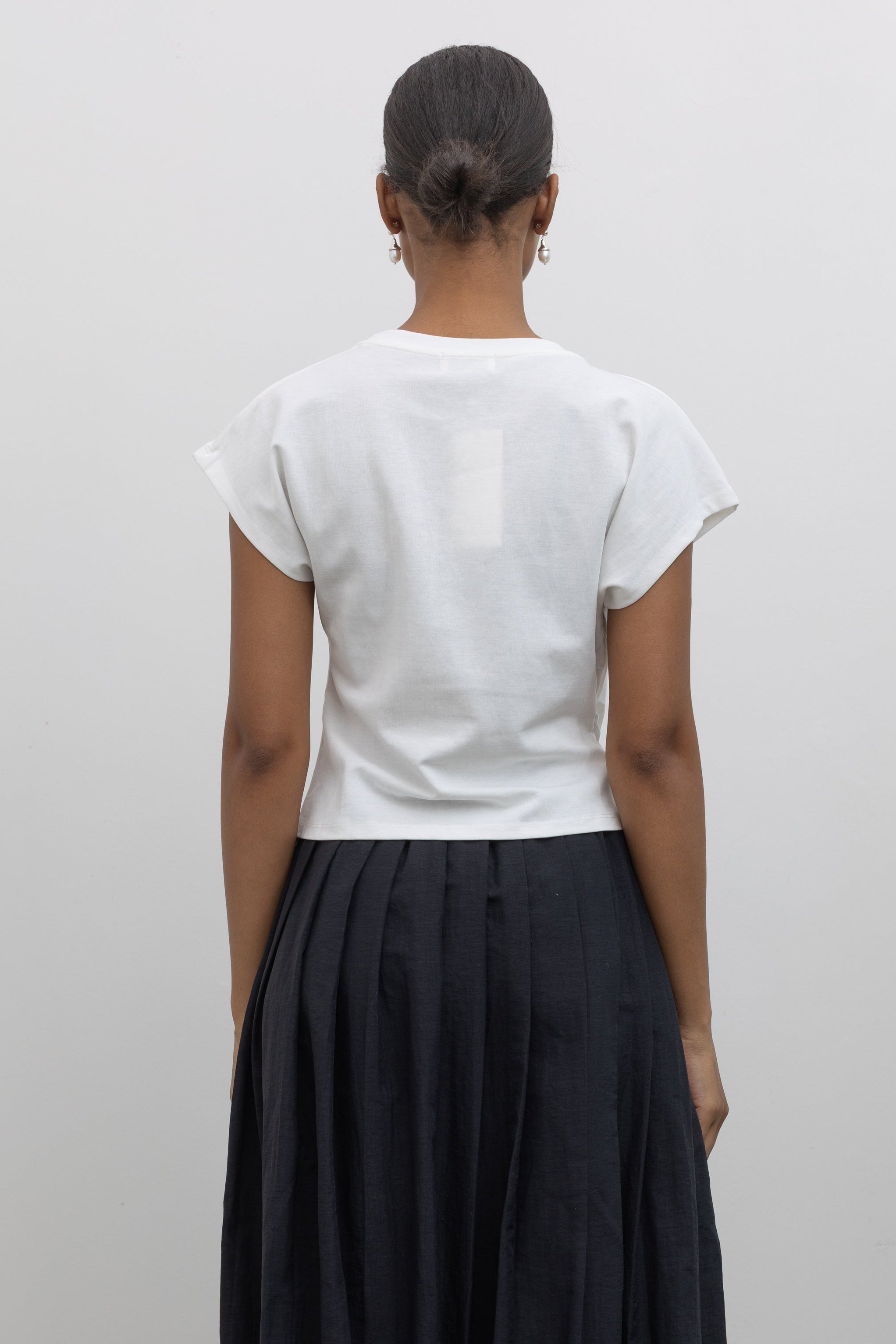 Essentia Asymmetric-Hem Gathered Top 白 S