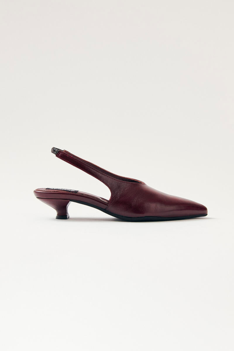 Alohas burgundy crinkle-effect leather slingback pumps with pointed toe and low 4mm heel, shown in side profile at Alas Eius