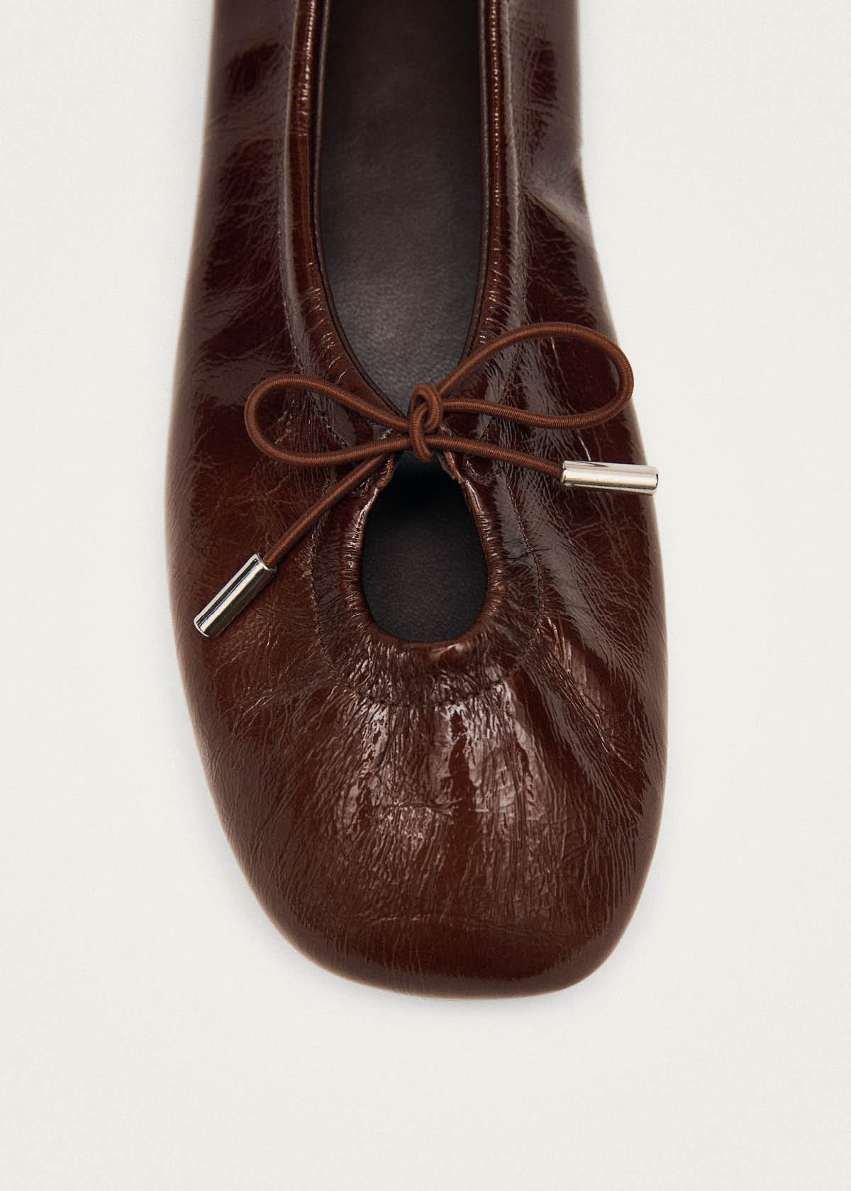 Alohas brown patent leather ballet flats with drawstring detail and flexible sole,  top view at Alas Eius 