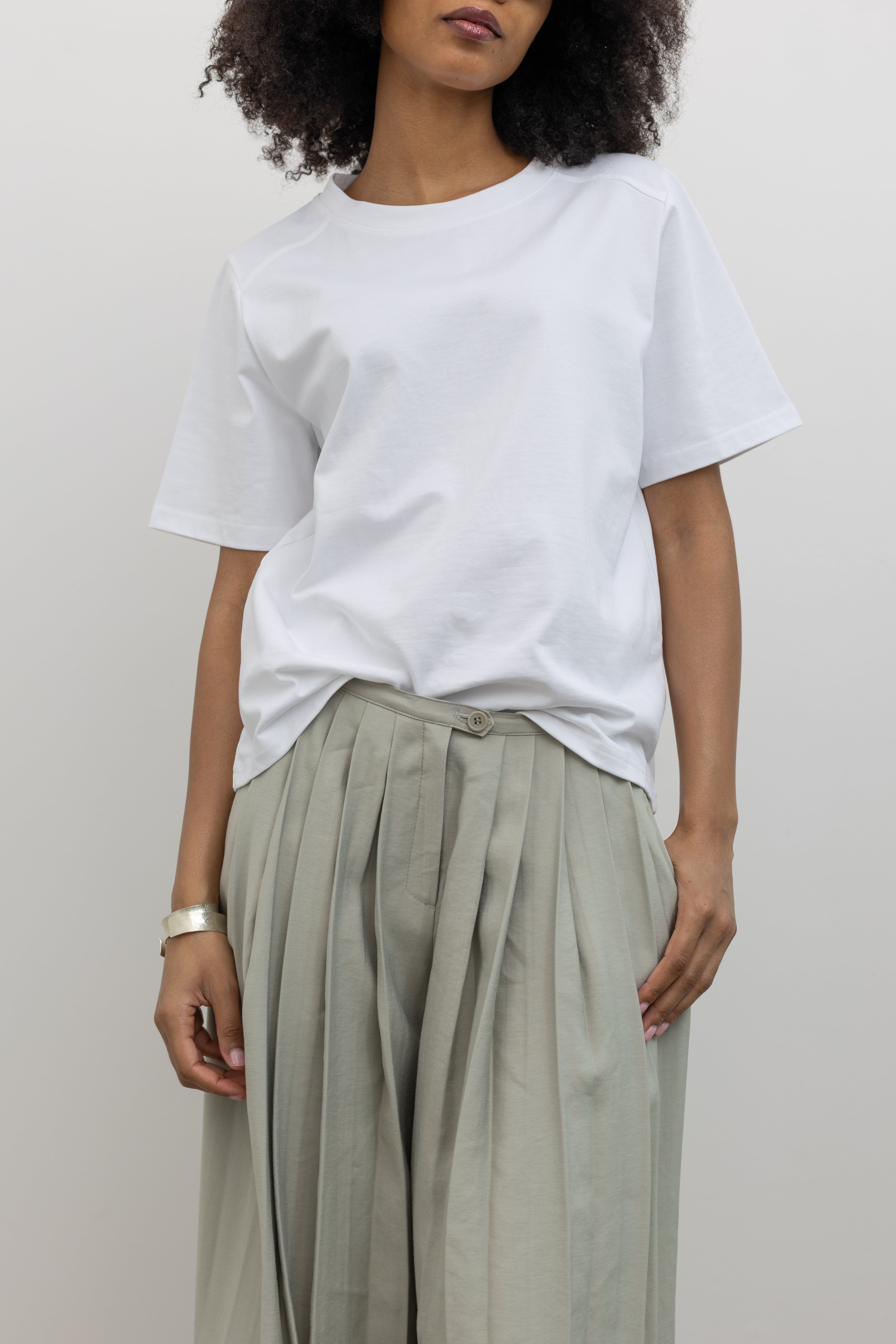Collective white silket cotton round neck t-shirt with relaxed fit at Alas Eius