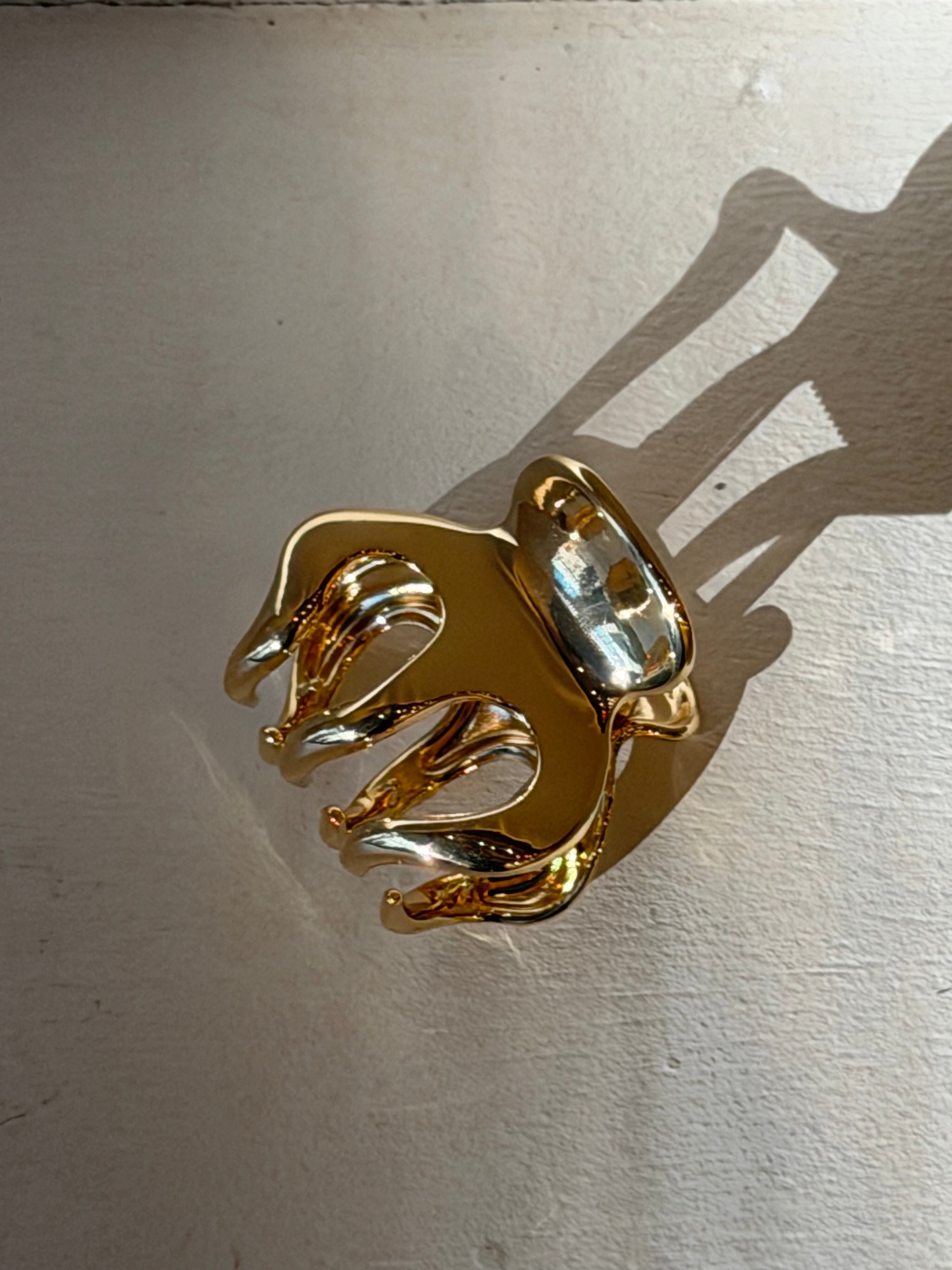 Collective Gold Claw Hair Clip at Alas Eius