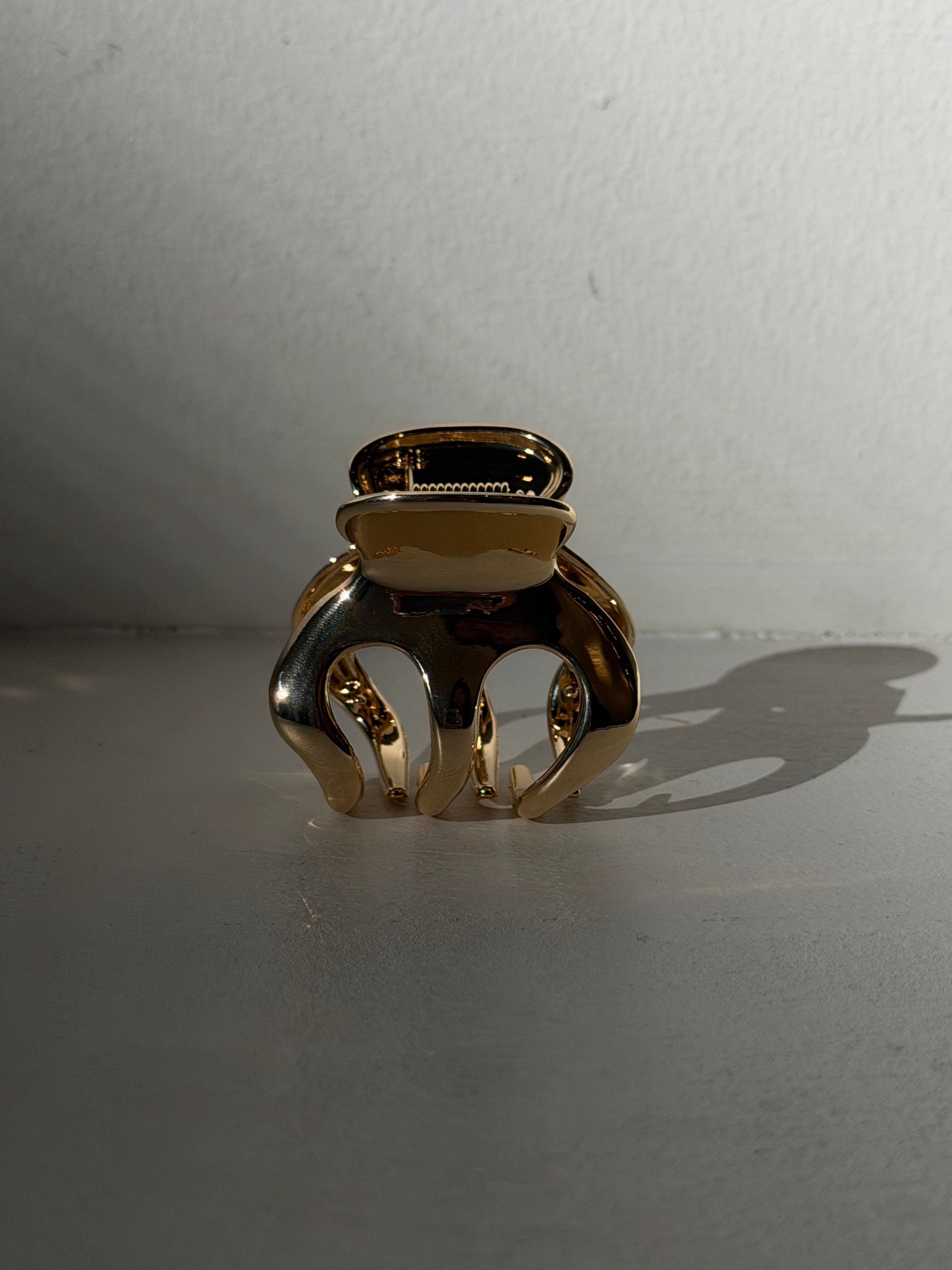 Collective Gold Claw Hair Clip at Alas Eius