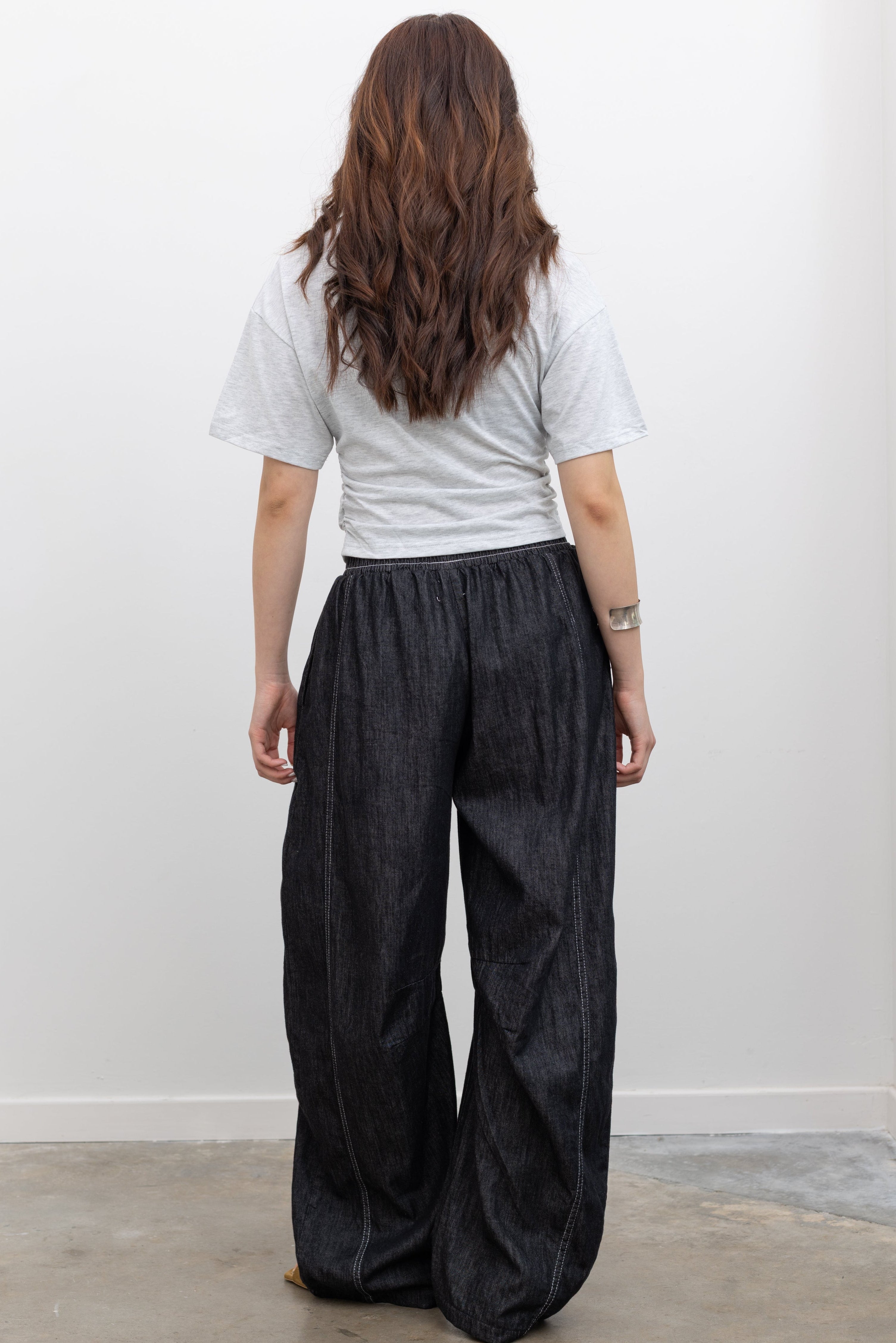 Collective light gray batwing sleeve cropped tee with side gathers and Alas Eius black contrast stitch barrel jeans.