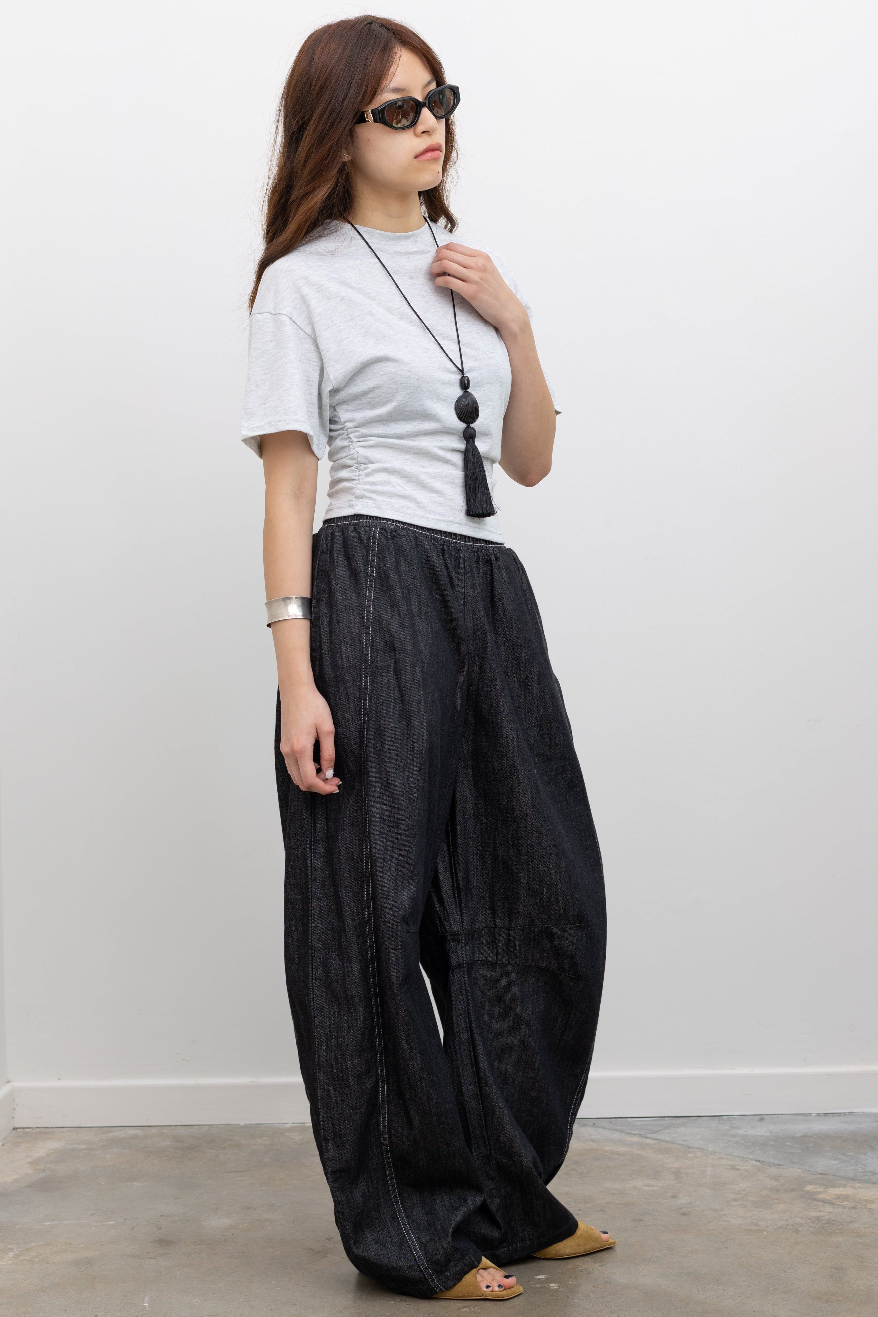 Collective light gray batwing sleeve cropped tee paired with Alas Eius black contrast stitch barrel jeans.