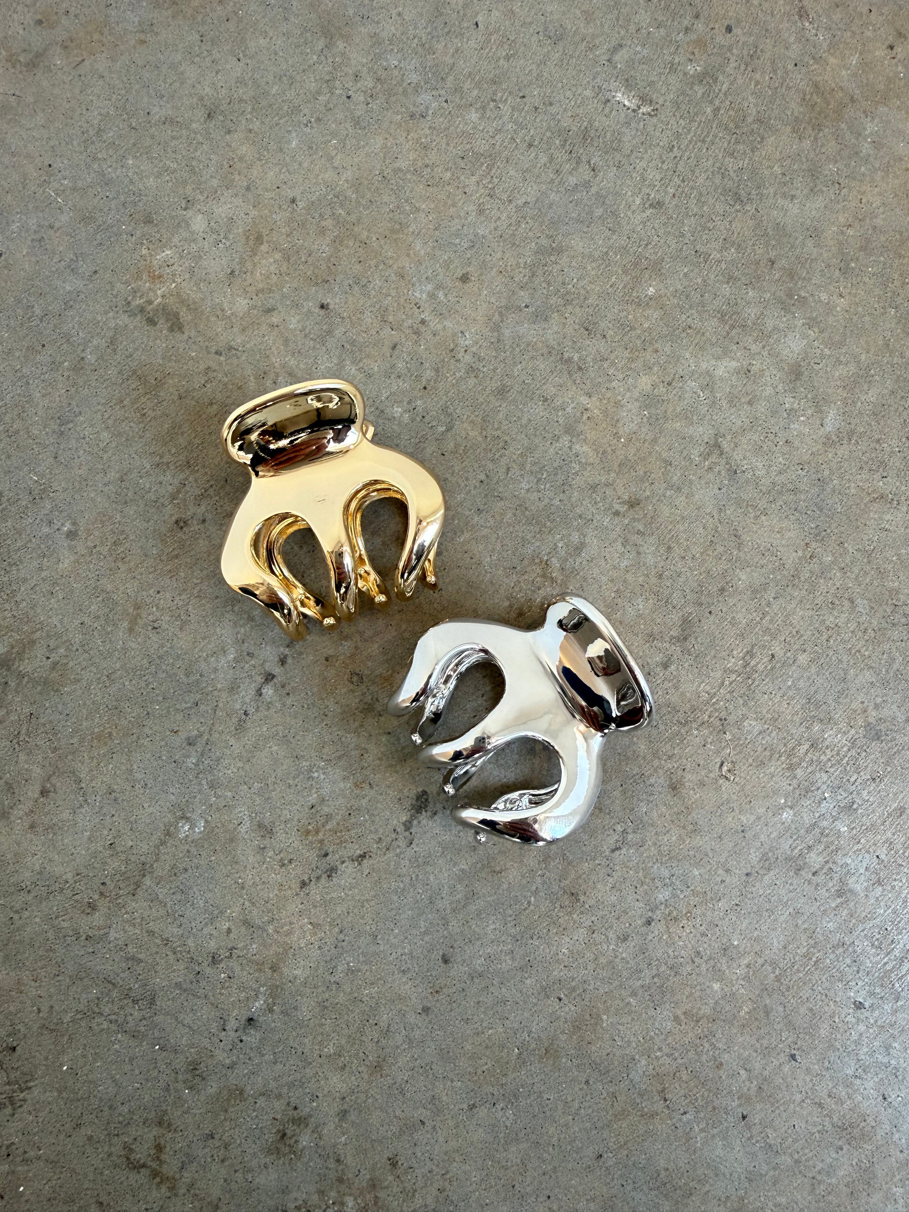 Collective Silver Claw Hair Clip at Alas Eius