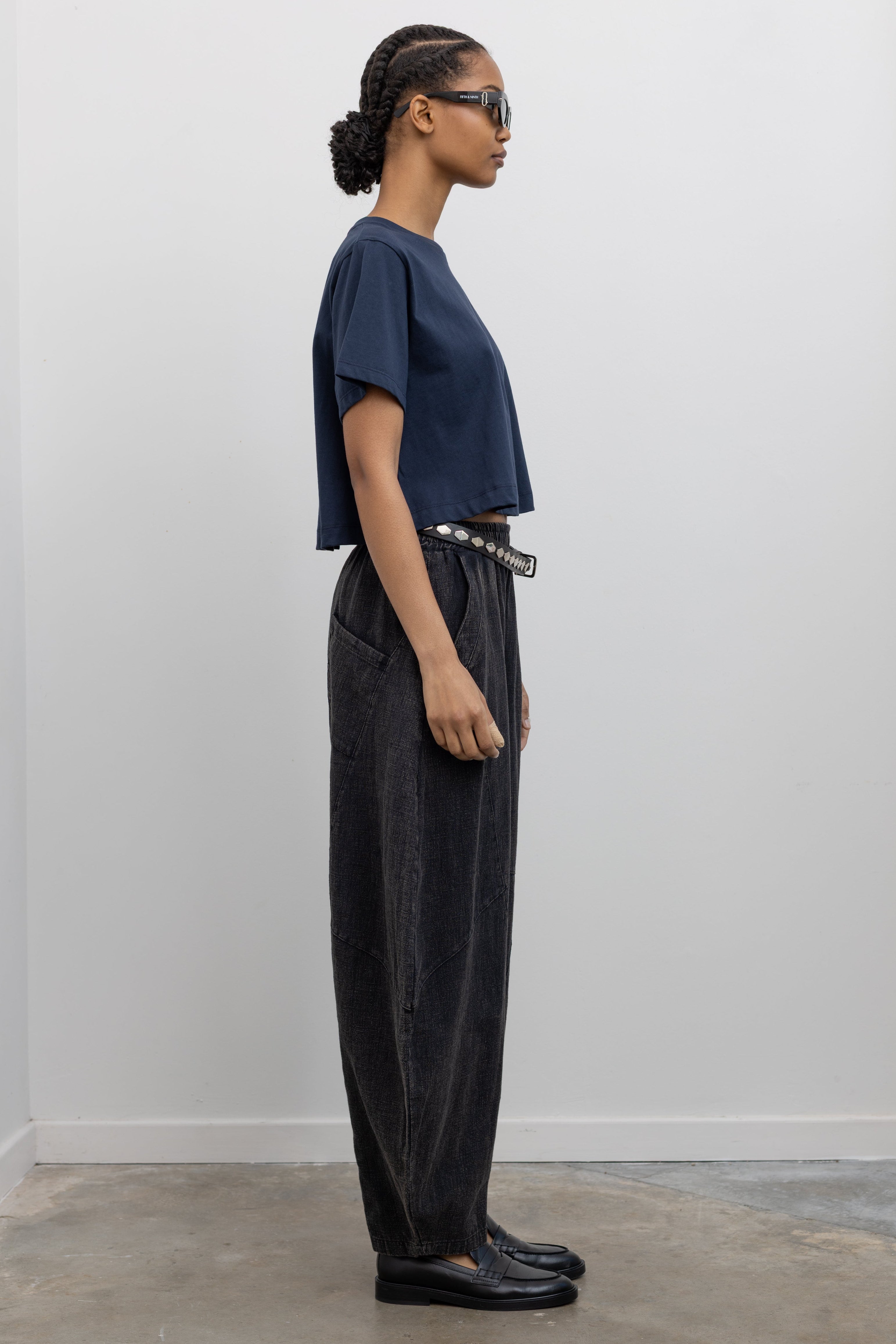 Black Barrel Cotton Blend Pants – alas eius