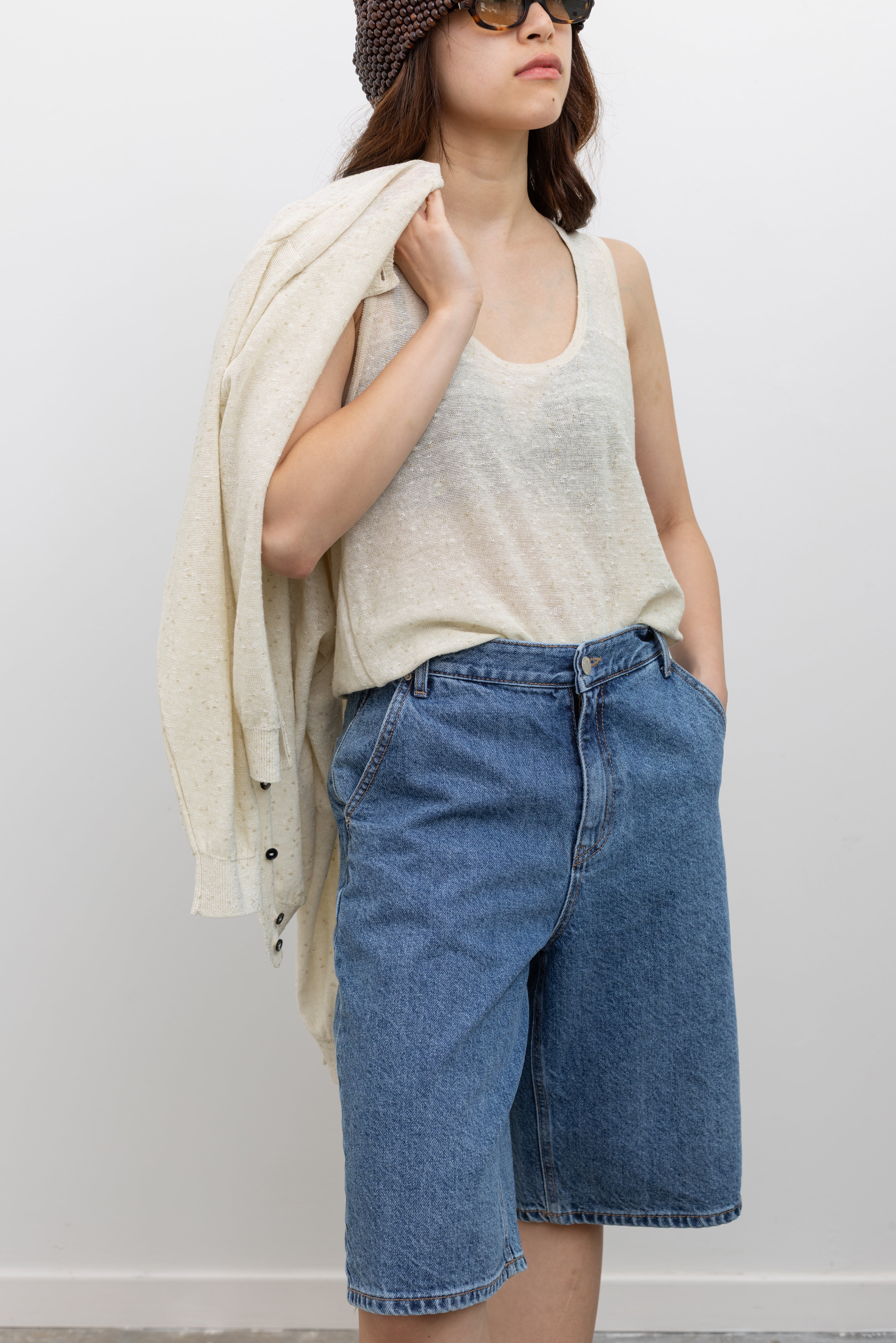 Model wearing high quality women’s wardrobe staple in a Cordera lightweight cream flecked tank top with a relaxed silhouette and minimalist styling at Alas Eius. 