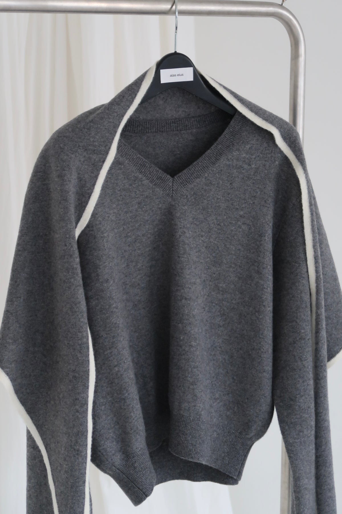 Gray Wool Cashmere Triangle Knit Scarf