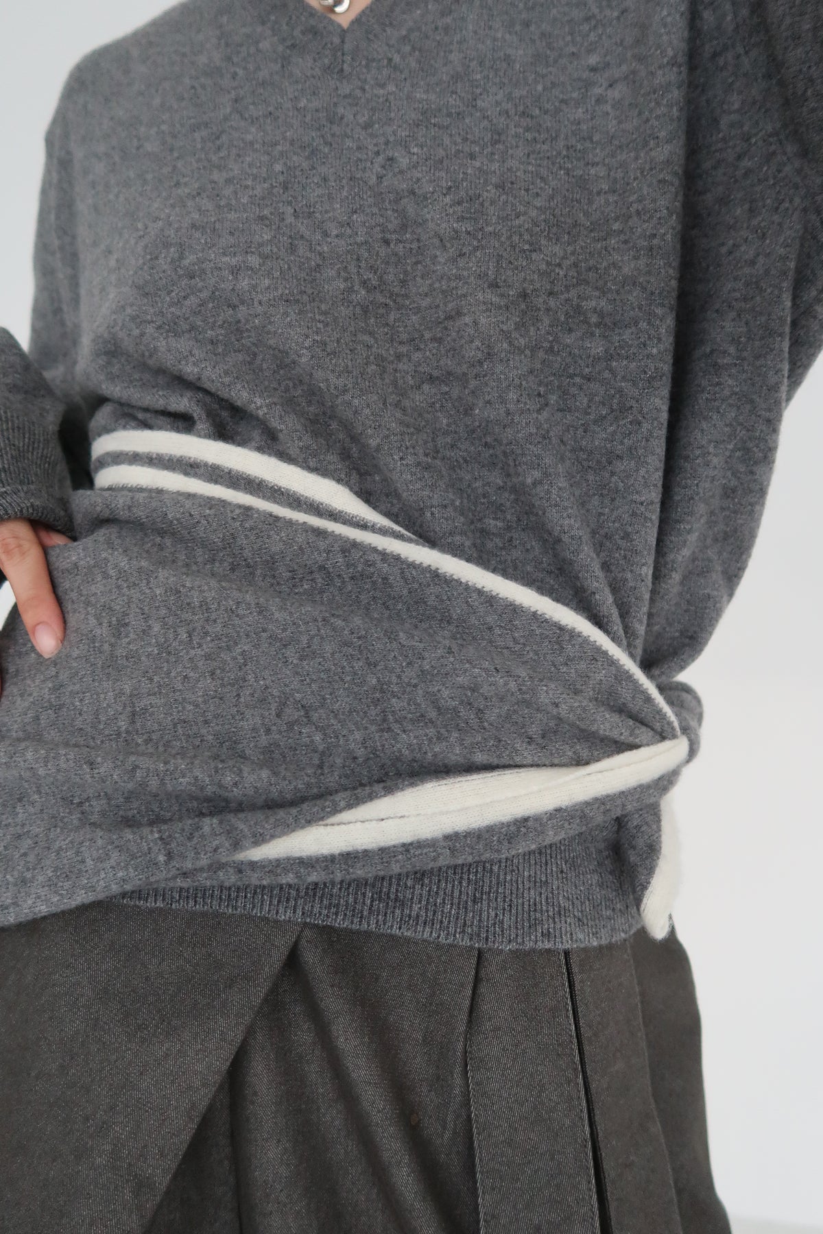 Gray Wool Cashmere Triangle Knit Scarf