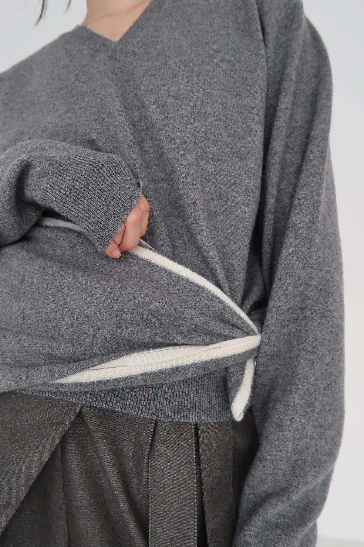 Gray Wool Cashmere Triangle Knit Scarf