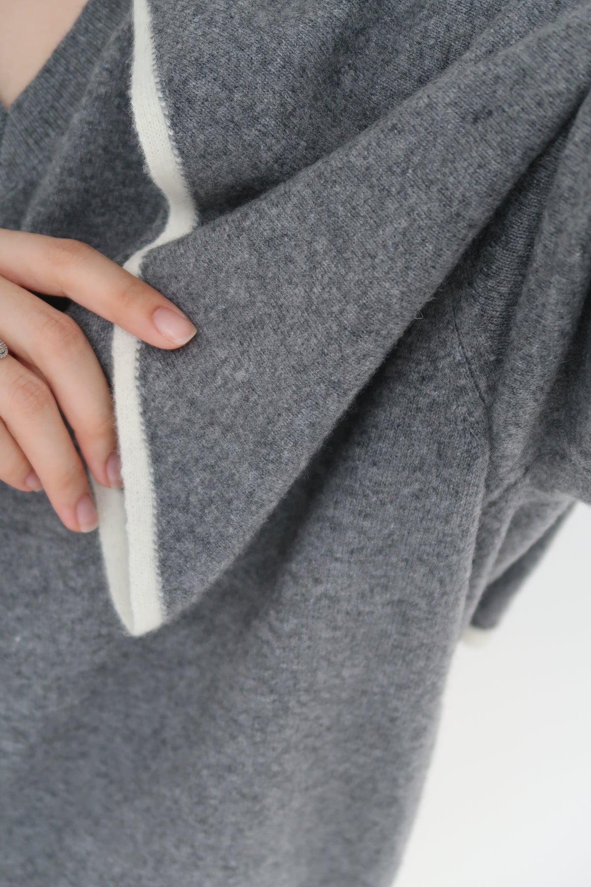 Gray Wool Cashmere Triangle Knit Scarf