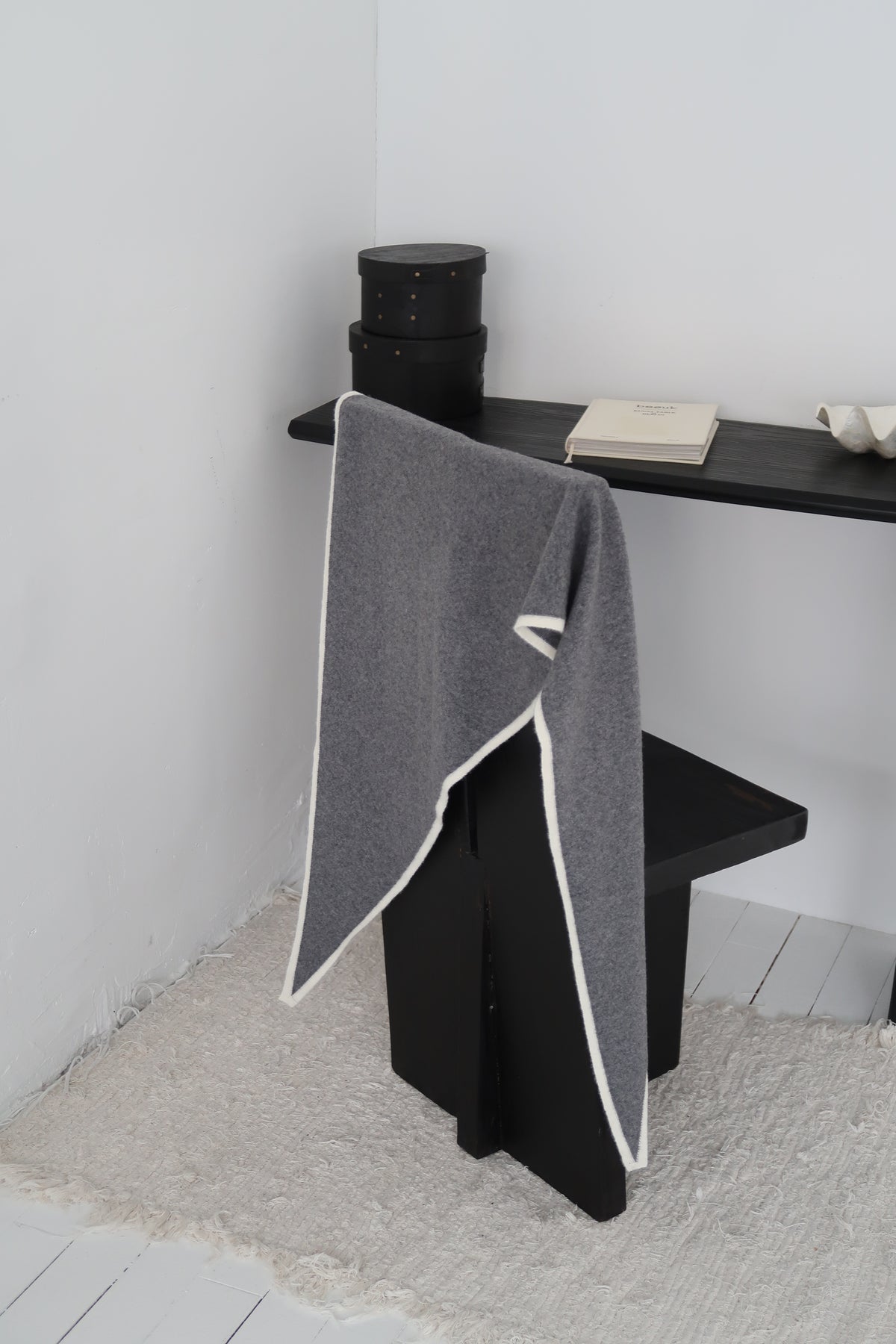 Gray Wool Cashmere Triangle Knit Scarf