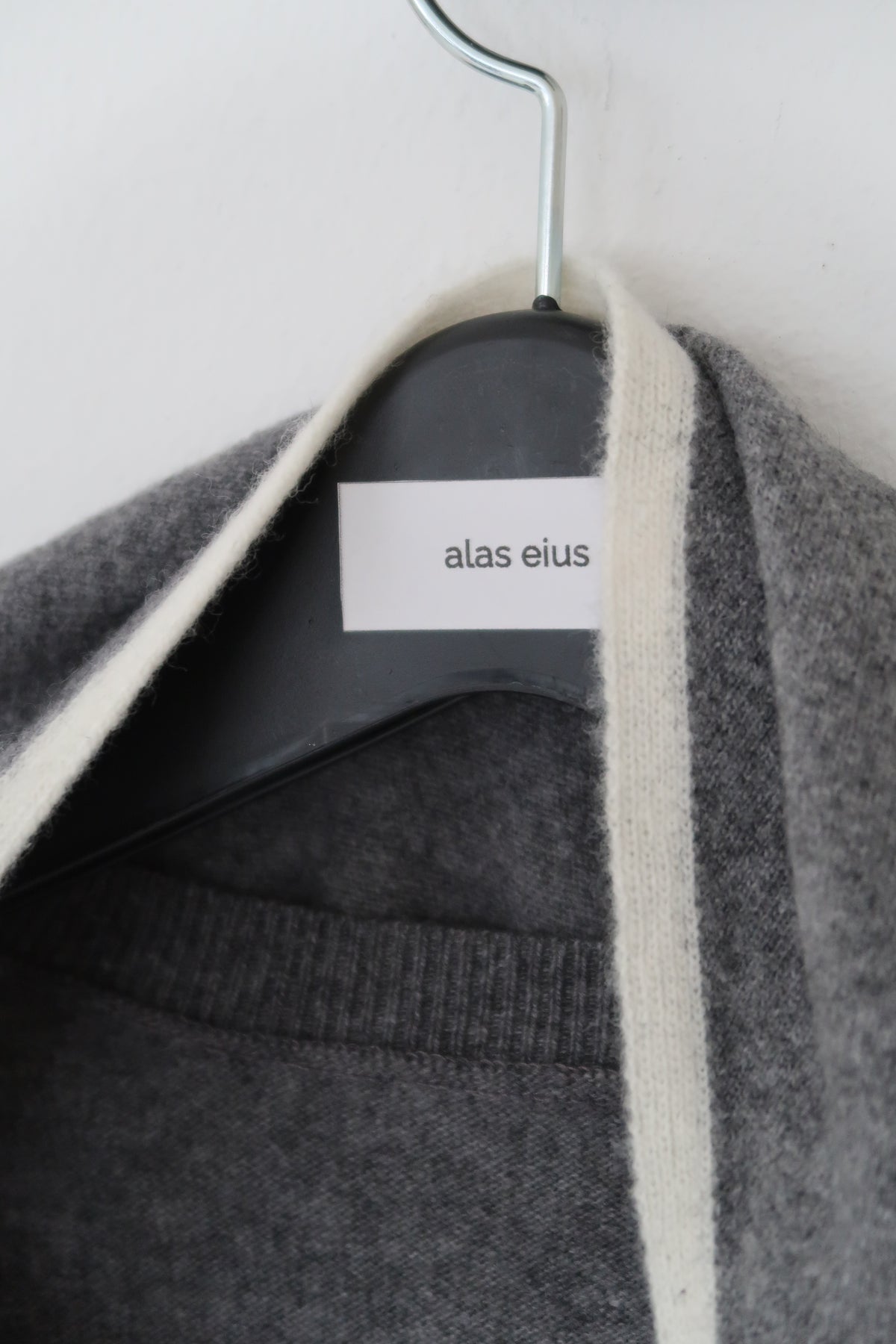 Gray Wool Cashmere Triangle Knit Scarf