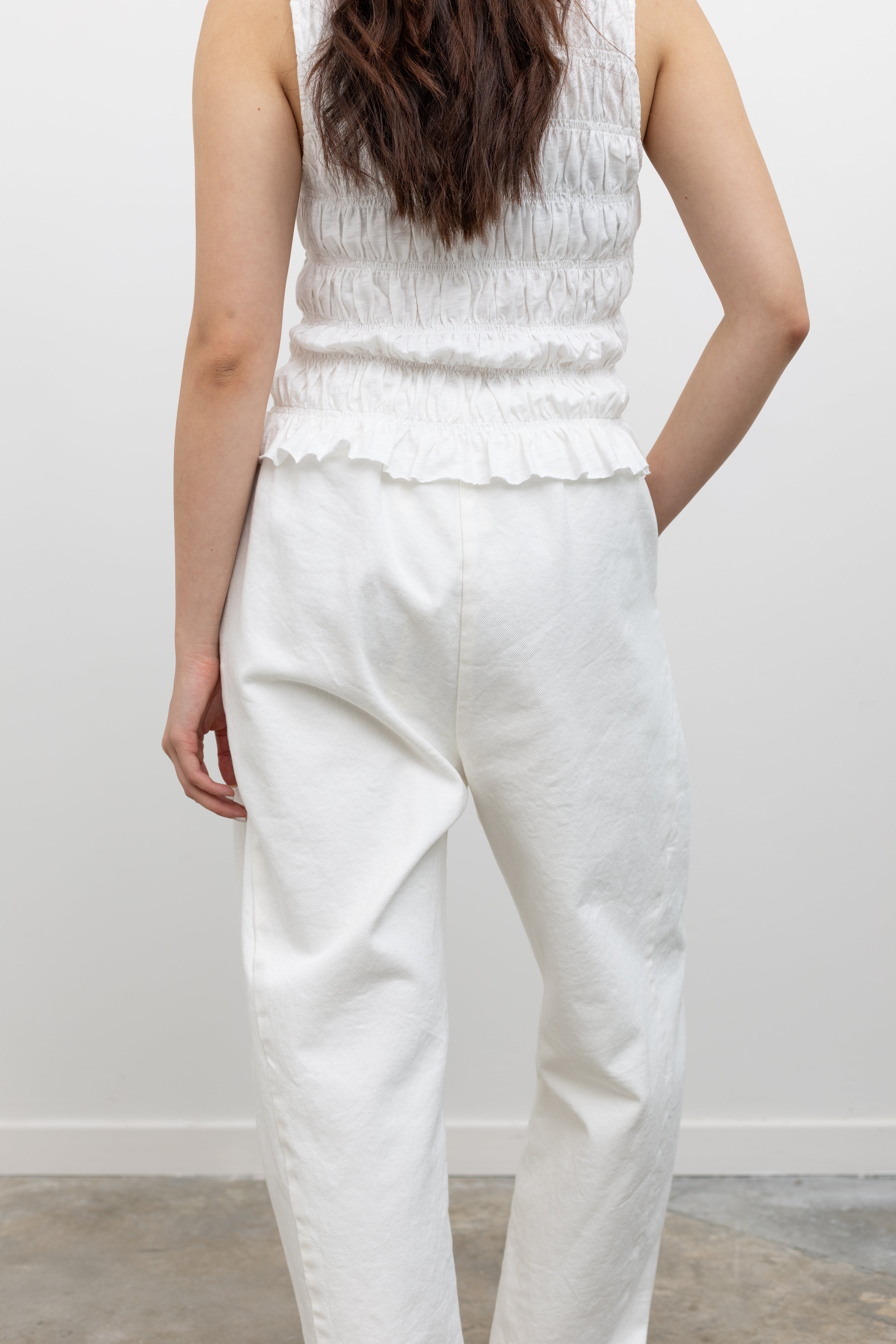 Le Bon Shoppe soft cotton canvas pants with relaxed curved silhouette, side panel detail, and deep side pockets, styled as casual lounge trousers for women’s effortless comfort and style at Alas Eius
