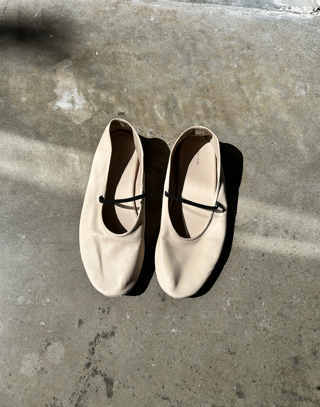 The Row Elastic Ballet Slipper in Leather - Milk