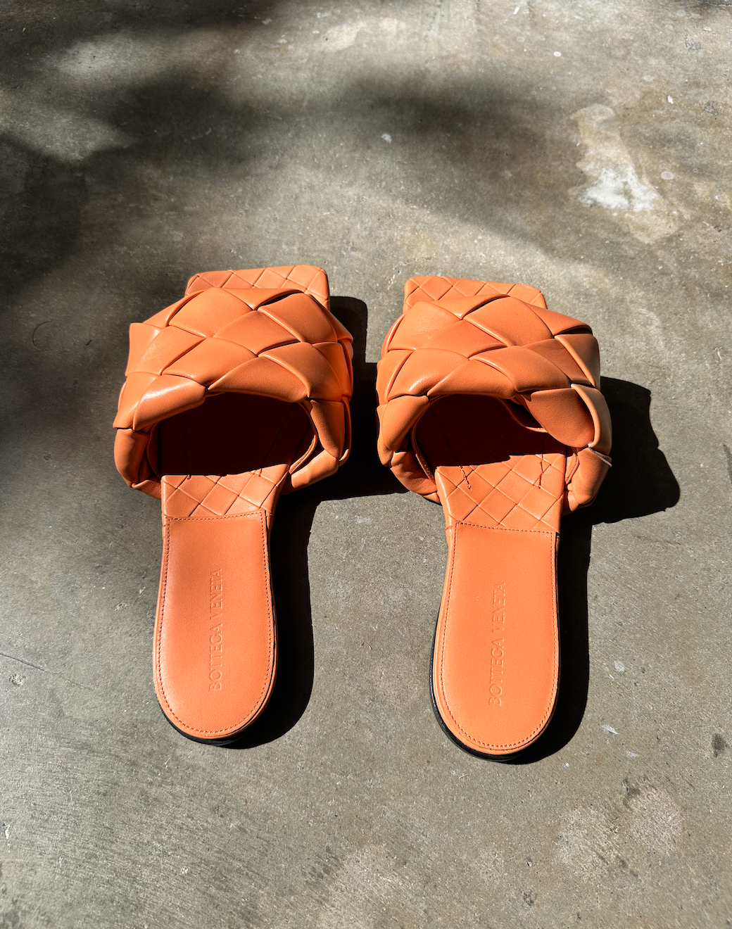 BOTTEGA VENETA Slider sandal ボッテガ サンダル｜ファッション