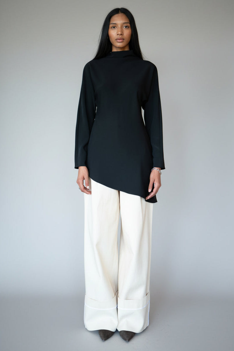 Sloan Turtleneck Wave Black Tunic with long sleeves and asymmetrical hem, made in Mexico, at Alas Eius
