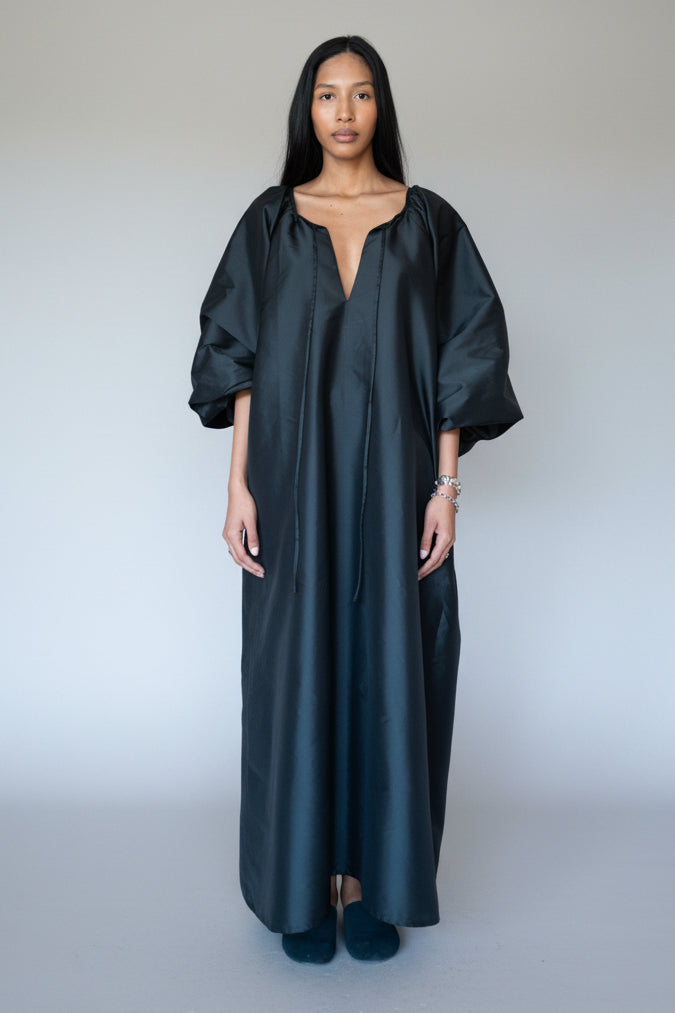 Sloan Black Voluminous Maxi Dress with V-neckline and three-quarter sleeves at Alas Eius