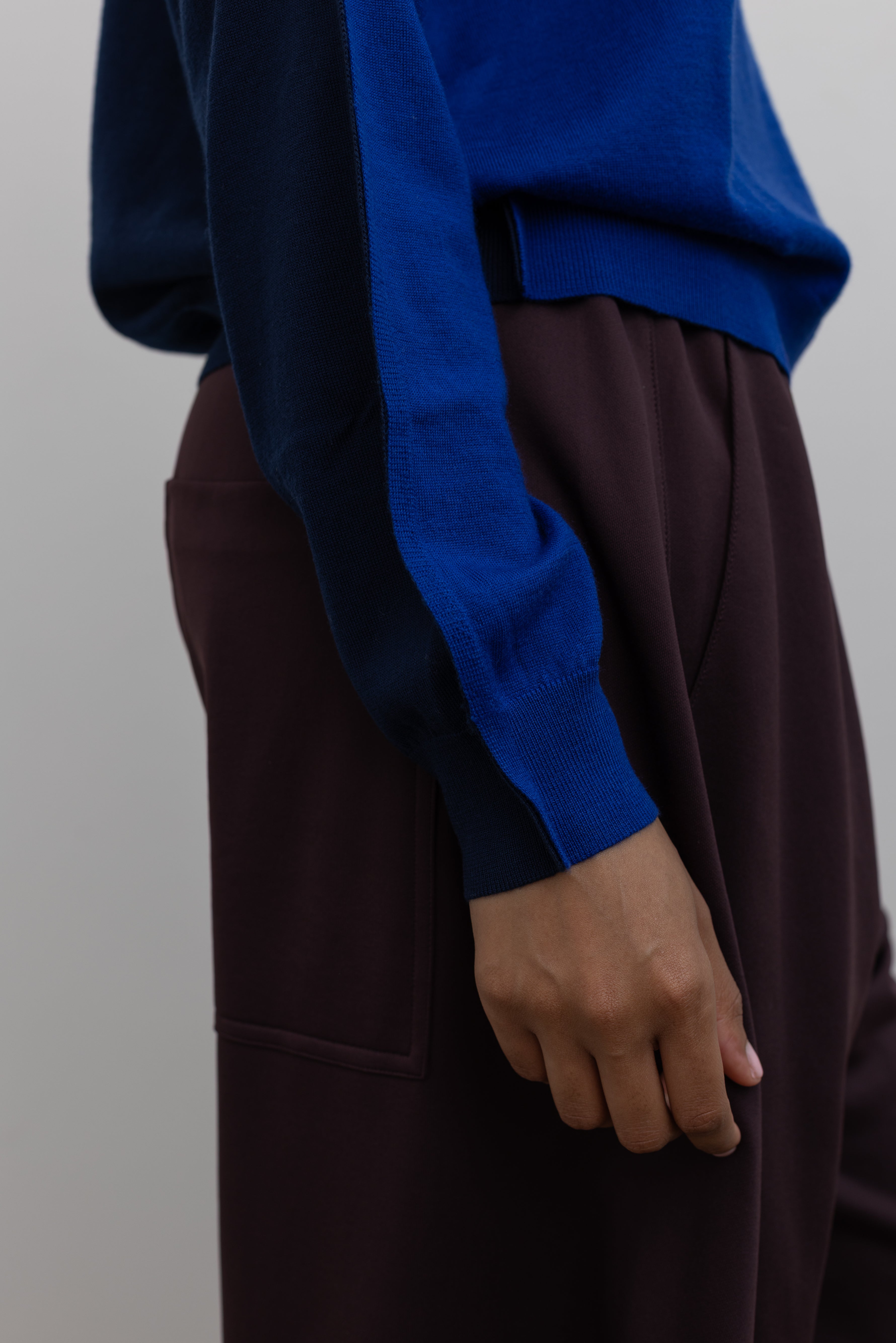 TELA Wen Dark Blue and Ink Blue Wool Knit Sweater at Alas Eius
