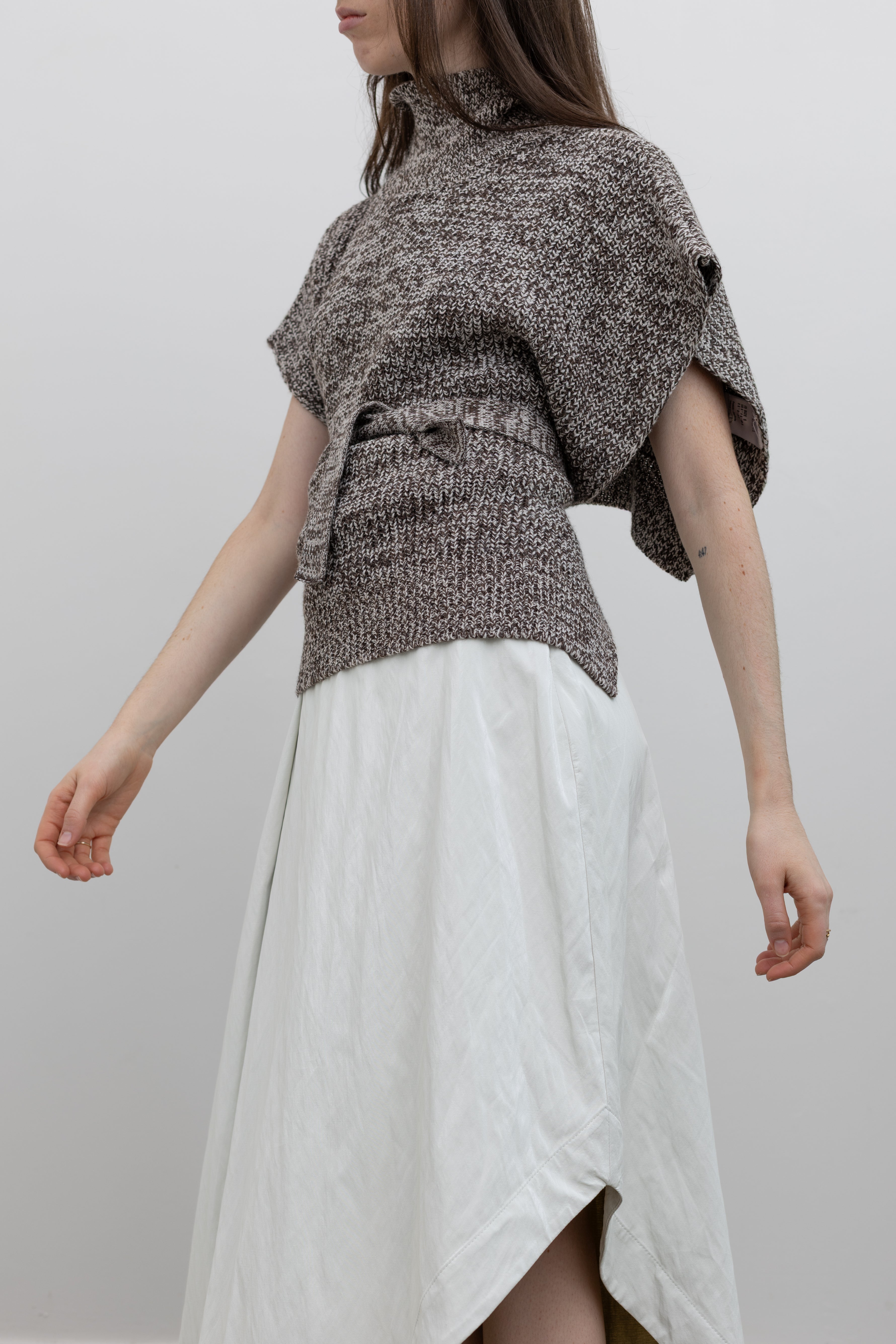 Bita Melange White and Brown Sleeveless Sweater