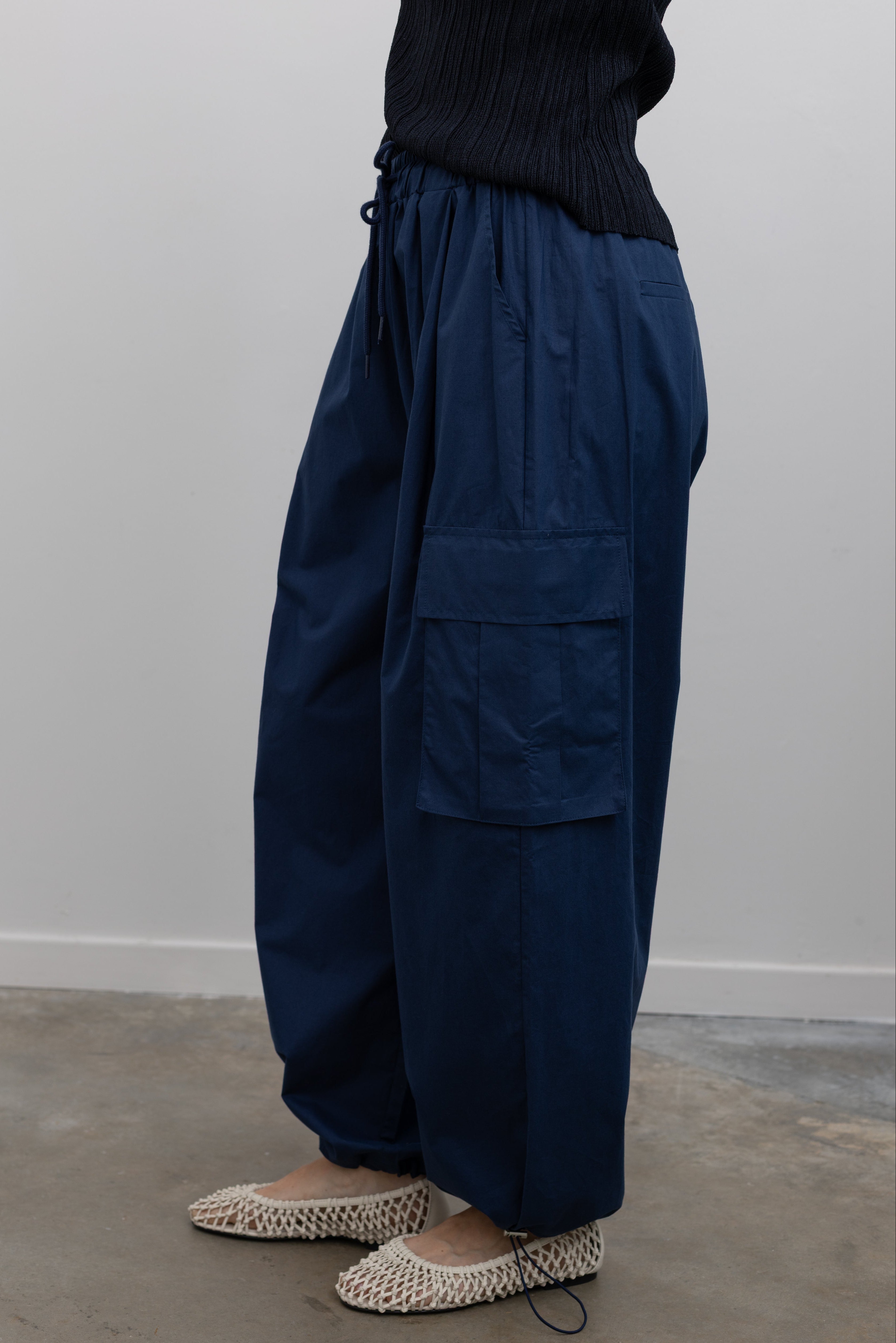 Alas Eius contemporary cotton cargo trousers with oversized silhouette and adjustable ankle details at Alas Eius