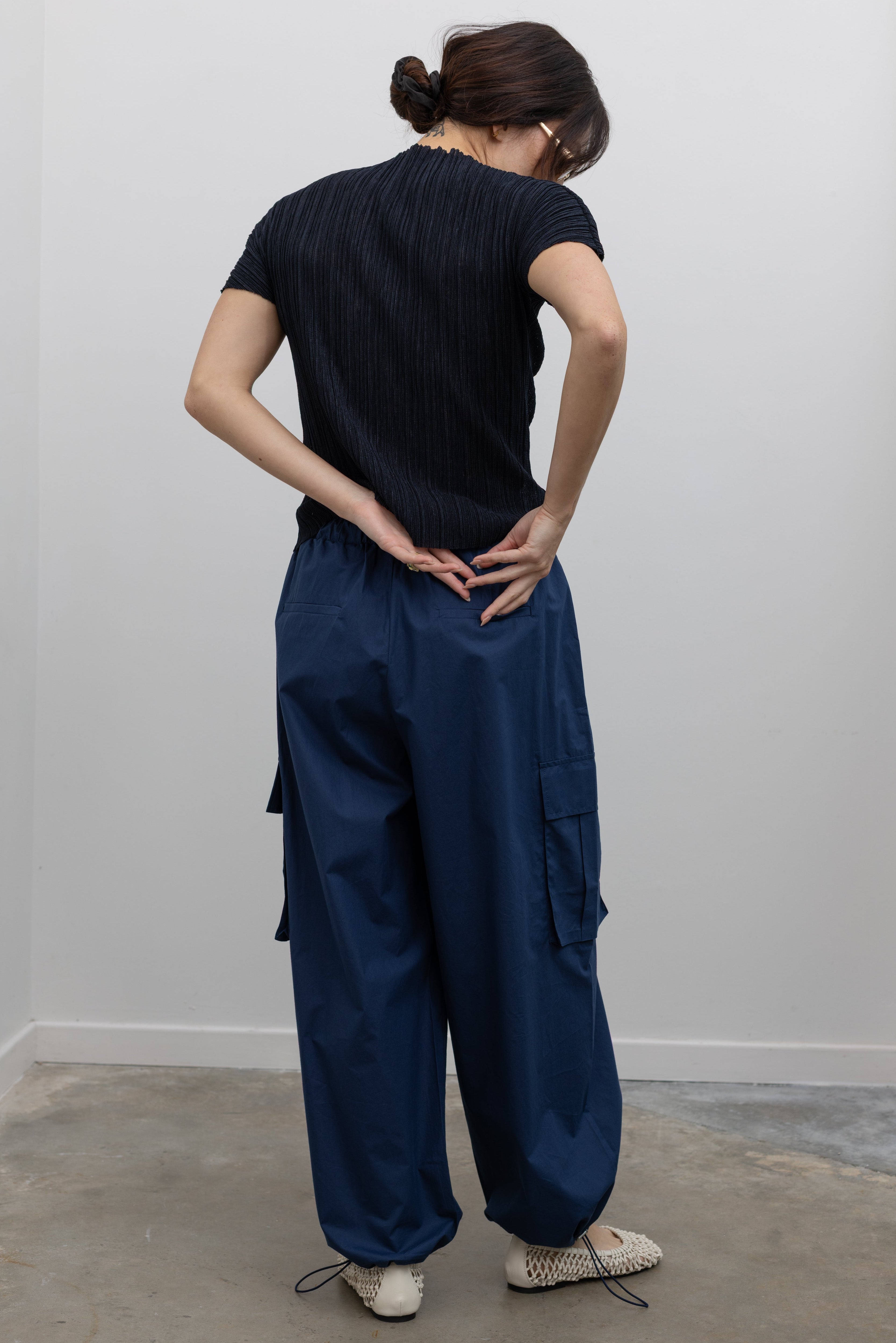 Alas Eius modern wide-leg cargo pants featuring drawstring waist and functional pockets at Alas Eius