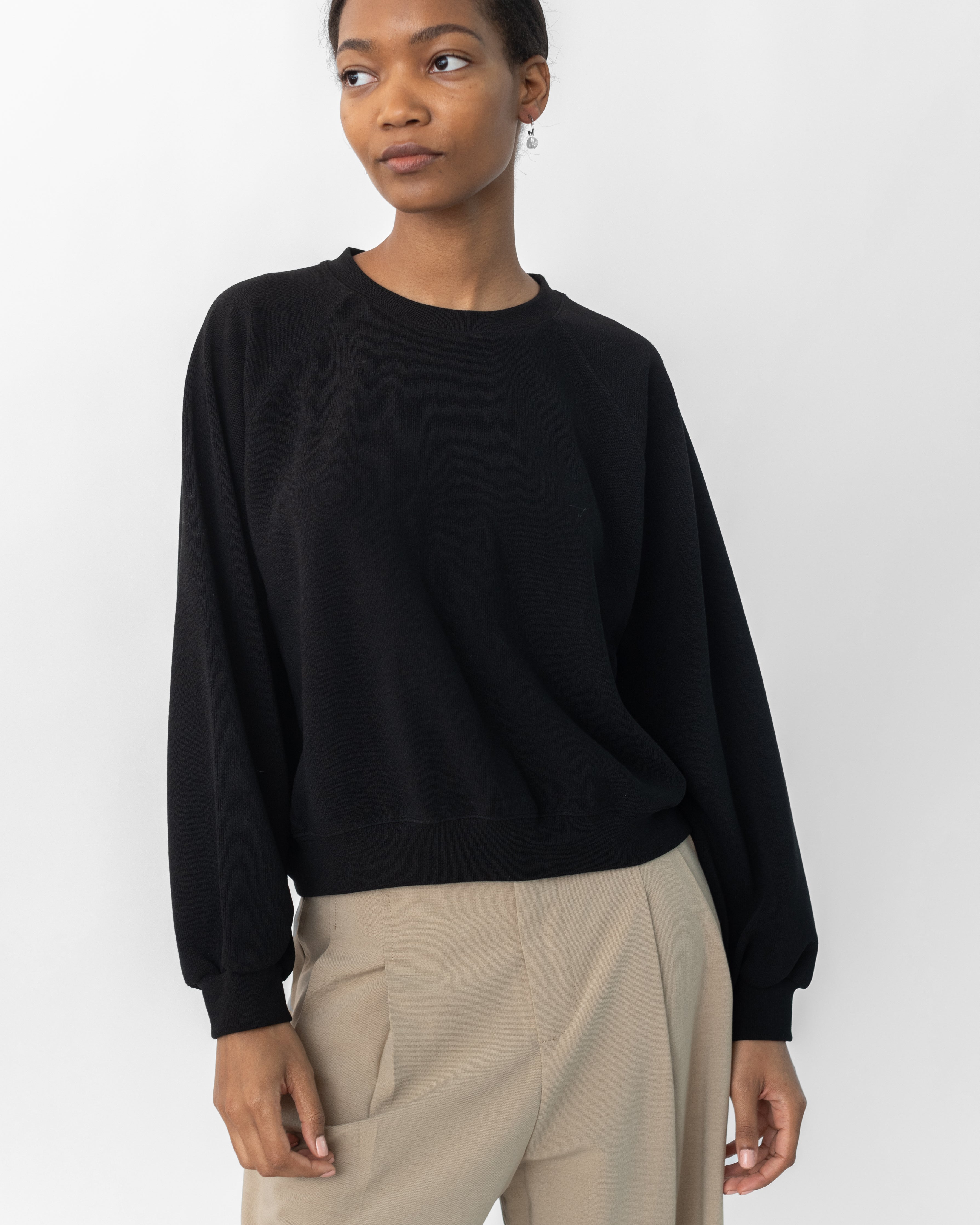Black Raglan Sleeve Sweatshirt – alas eius