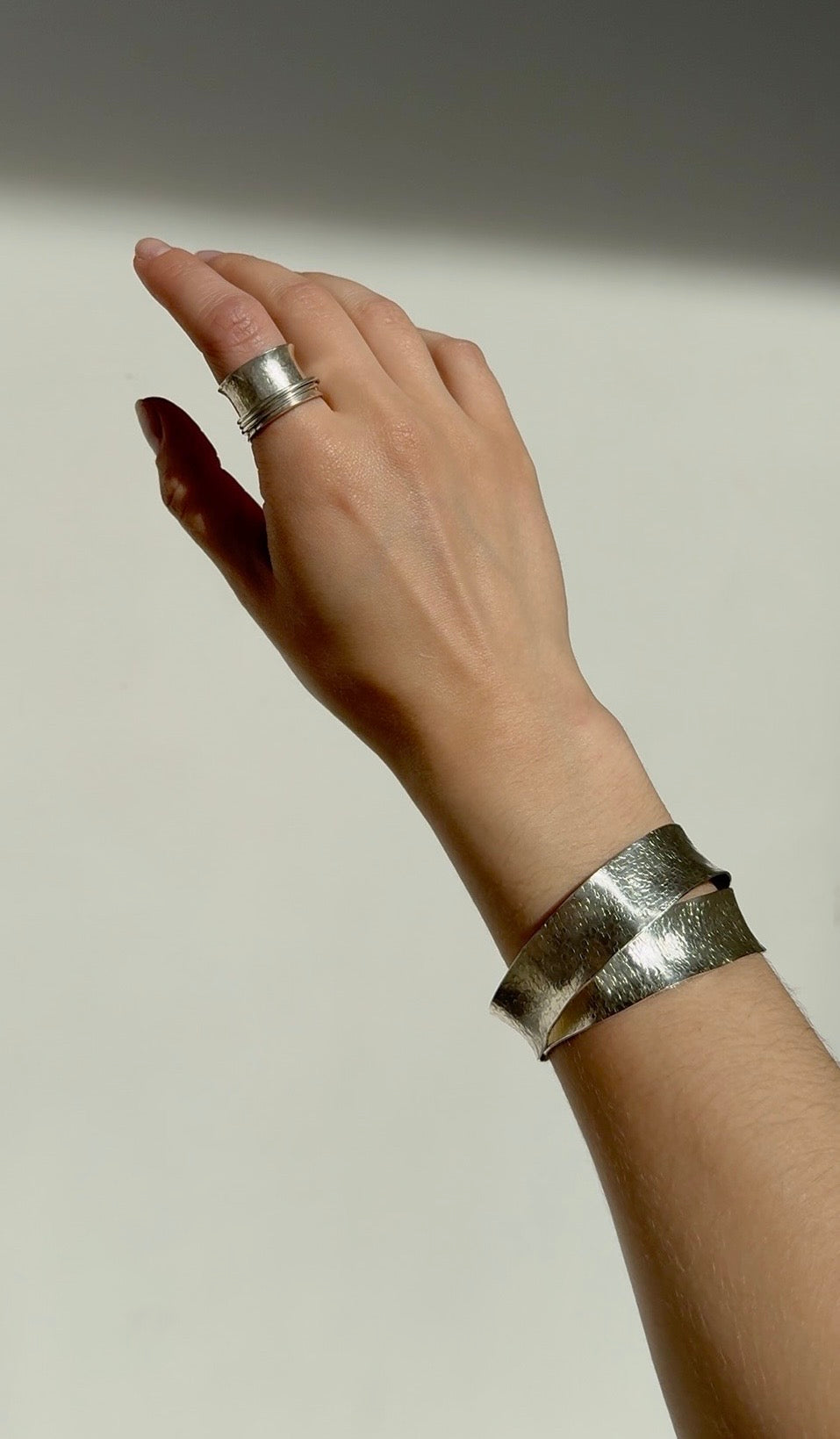ArteparaVivir Design handcrafted hammered sterling silver cuff bracelet at Alas Eius