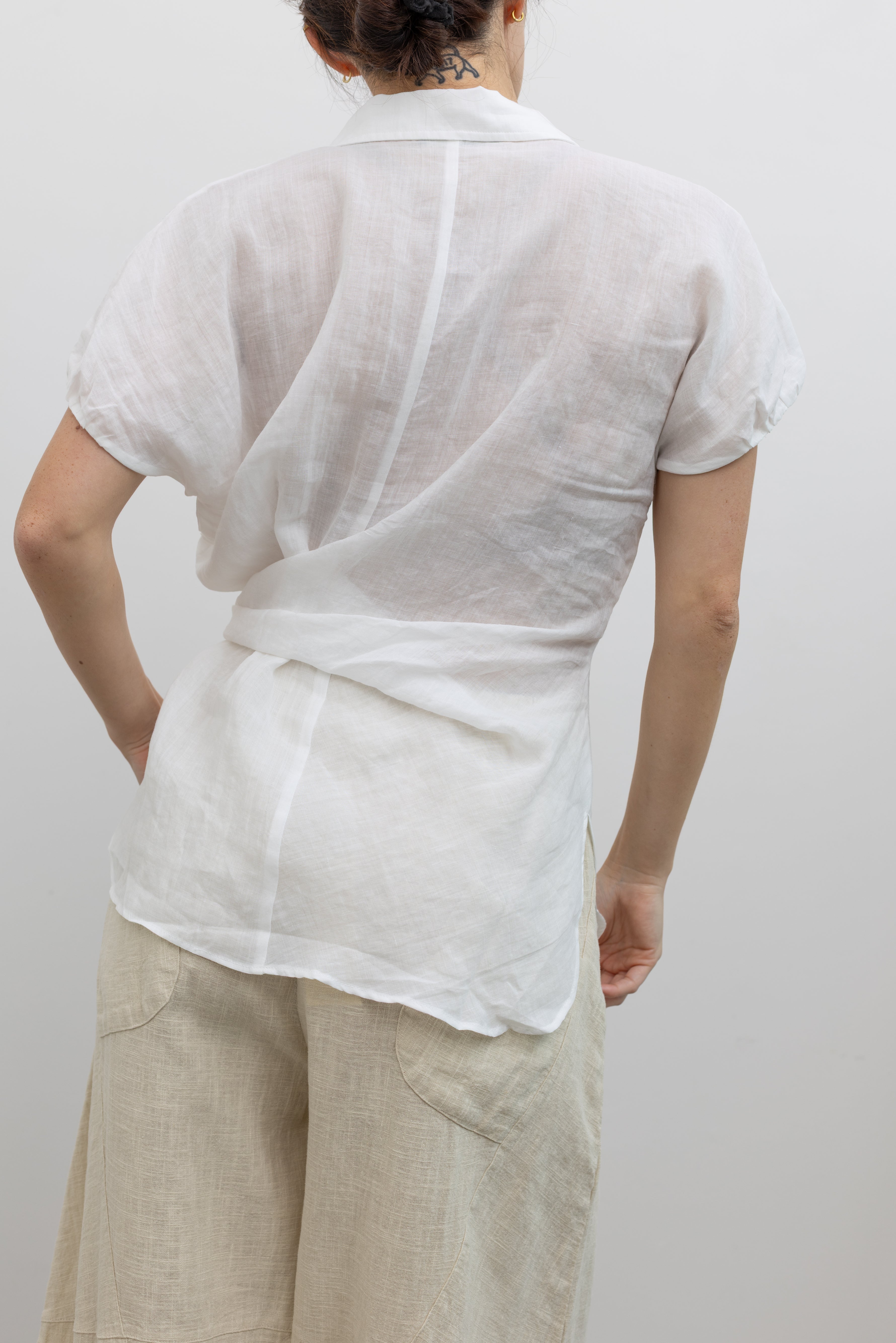 Collective lightweight cap sleeve top with relaxed tunic silhouette at Alas Eius