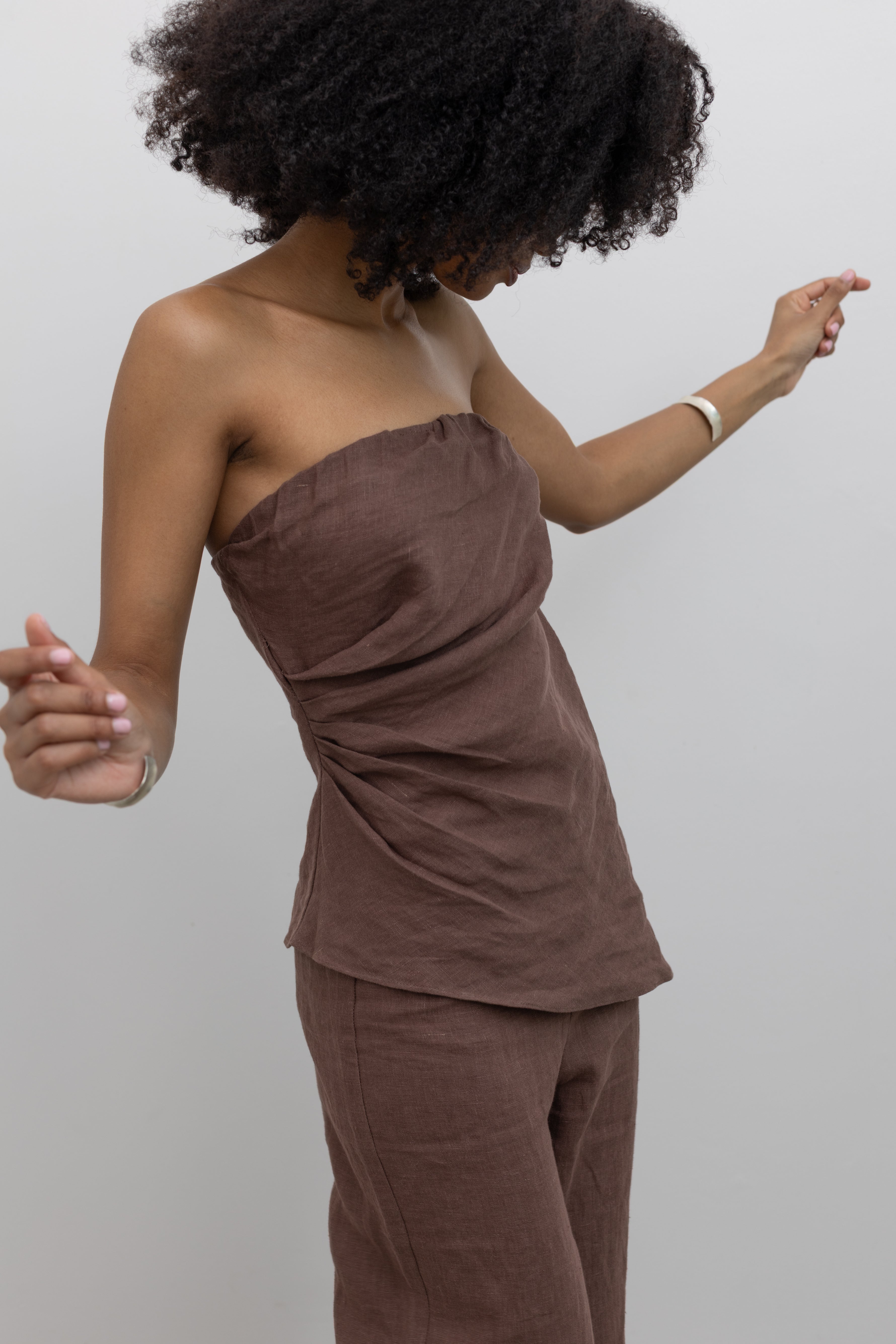 Collective relaxed draped linen strapless top with gathered side seam at Alas Eius