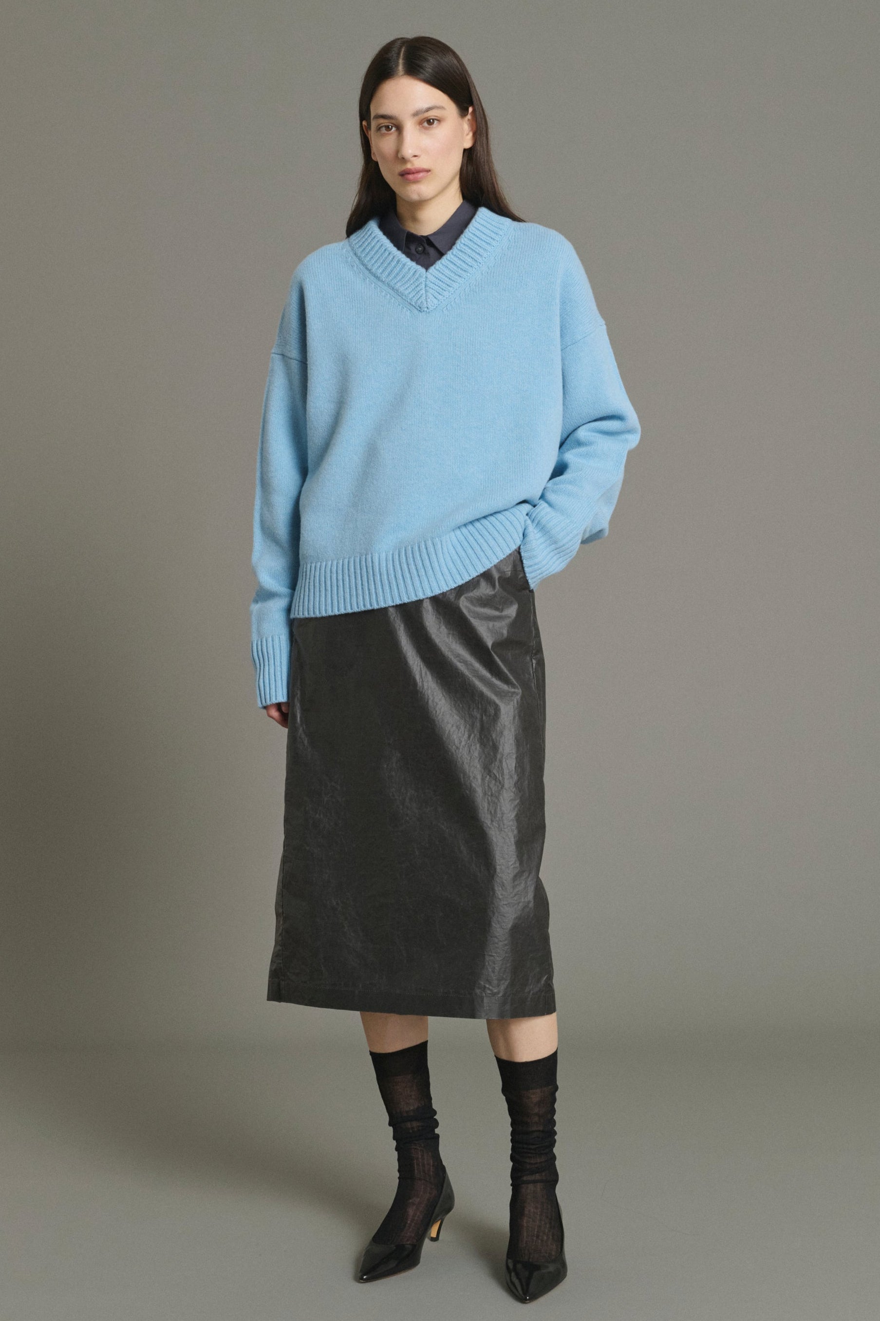 Soeur Julie 100% merino wool pullover with chunky ribbed V-neck at Alas Eius