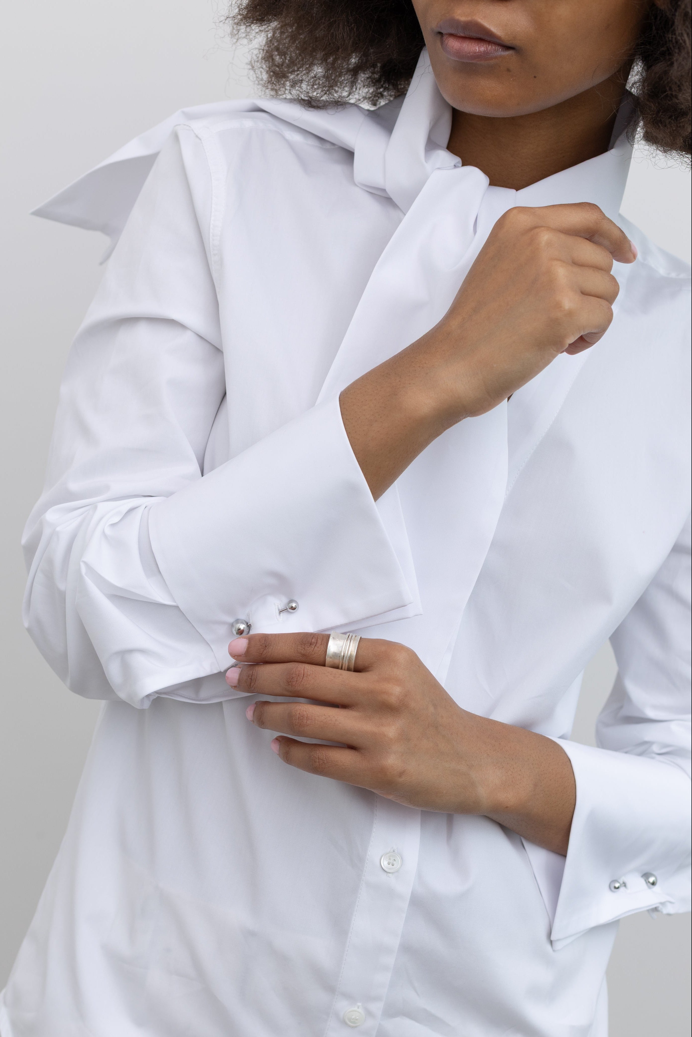 Tela Deanna crisp cotton shirt featuring a modern tailored silhouette and sophisticated neck tie at alas eius.