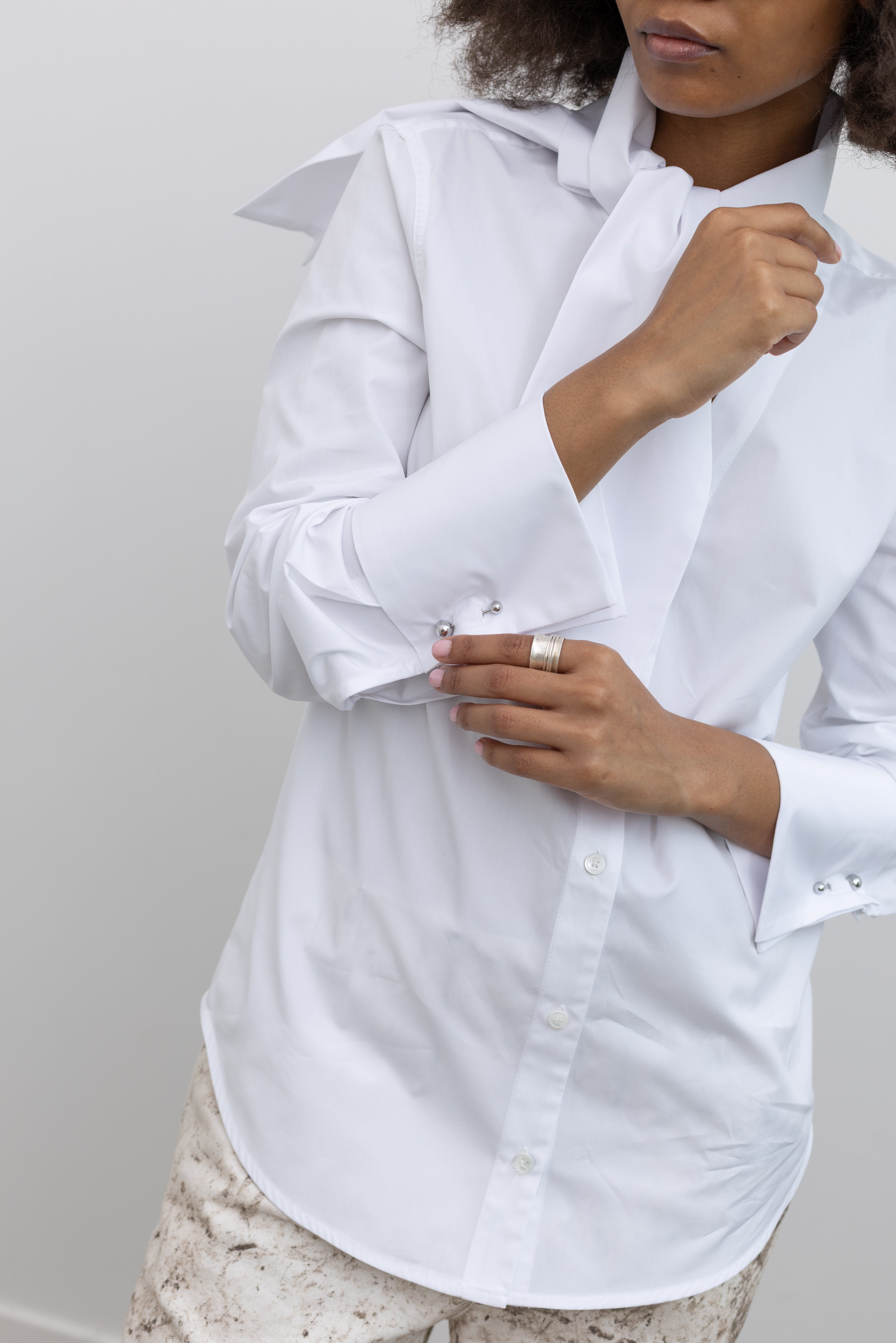 Tela Deanna crisp cotton shirt featuring a modern tailored silhouette and sophisticated neck tie at alas eius.