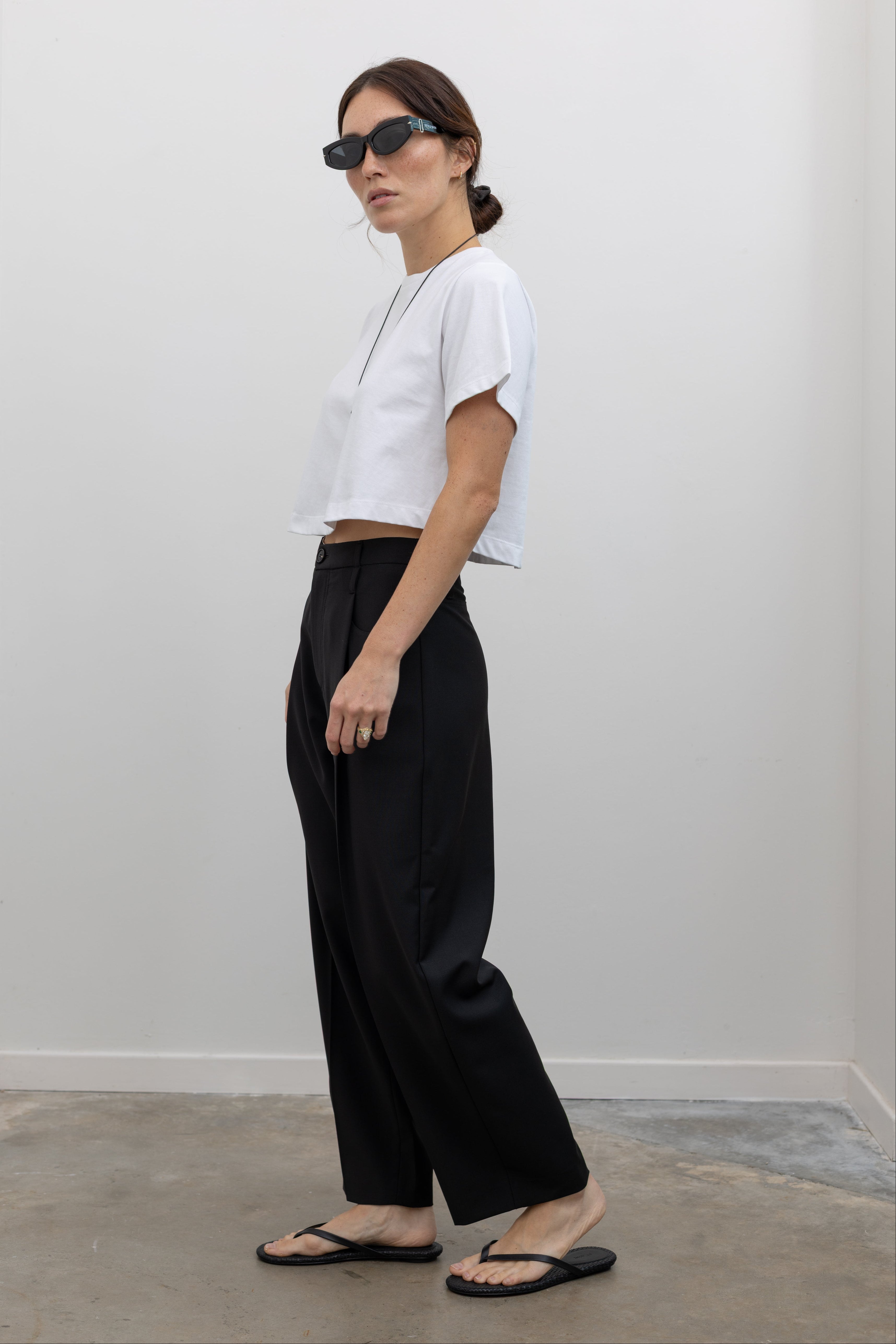 Tela wool-blend ankle-length trouser with front pleats and effortless sophistication at alas eius.