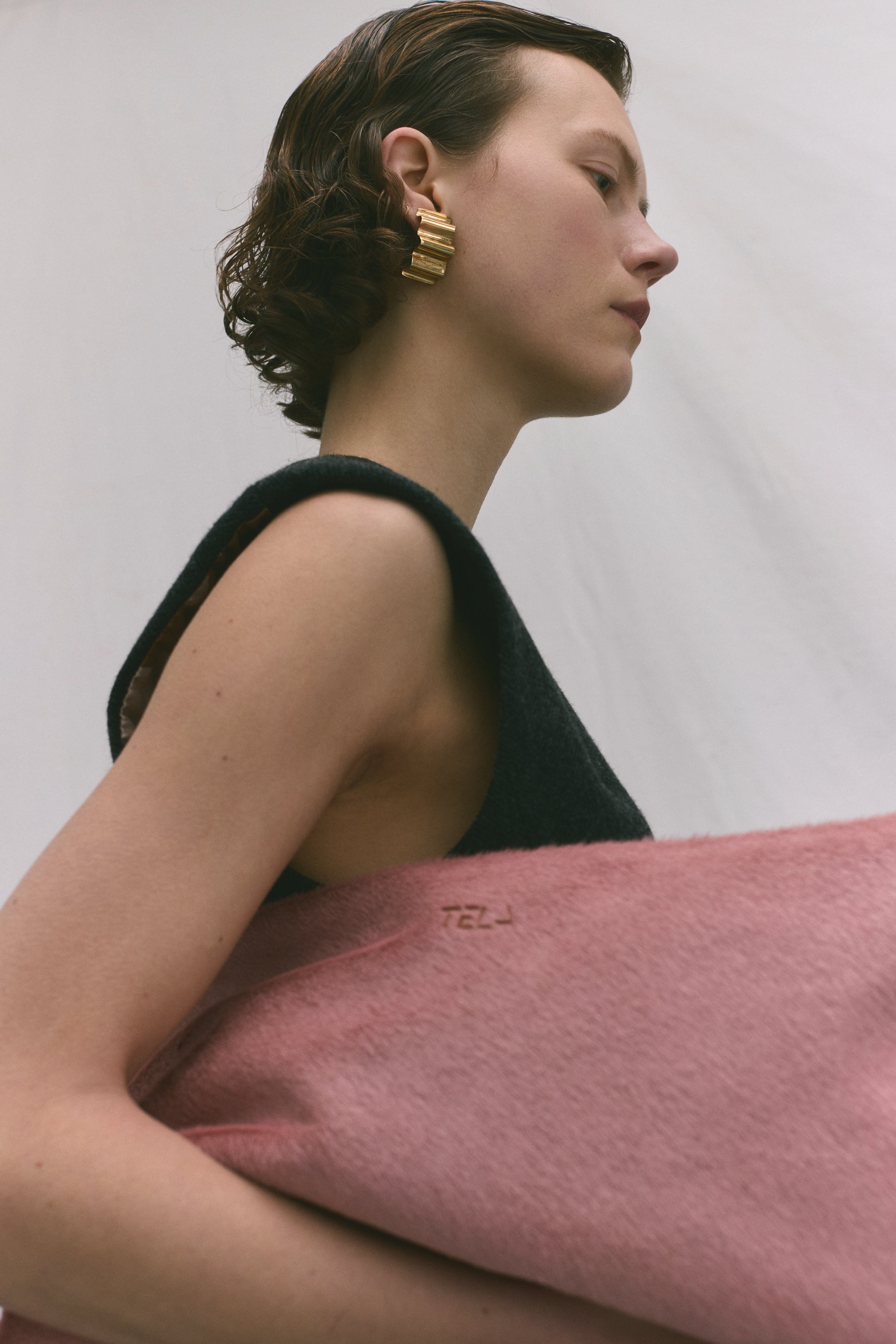 Tela Italian calf-hair clutch bag in dusty pink with top zip closure at Alas Eius
