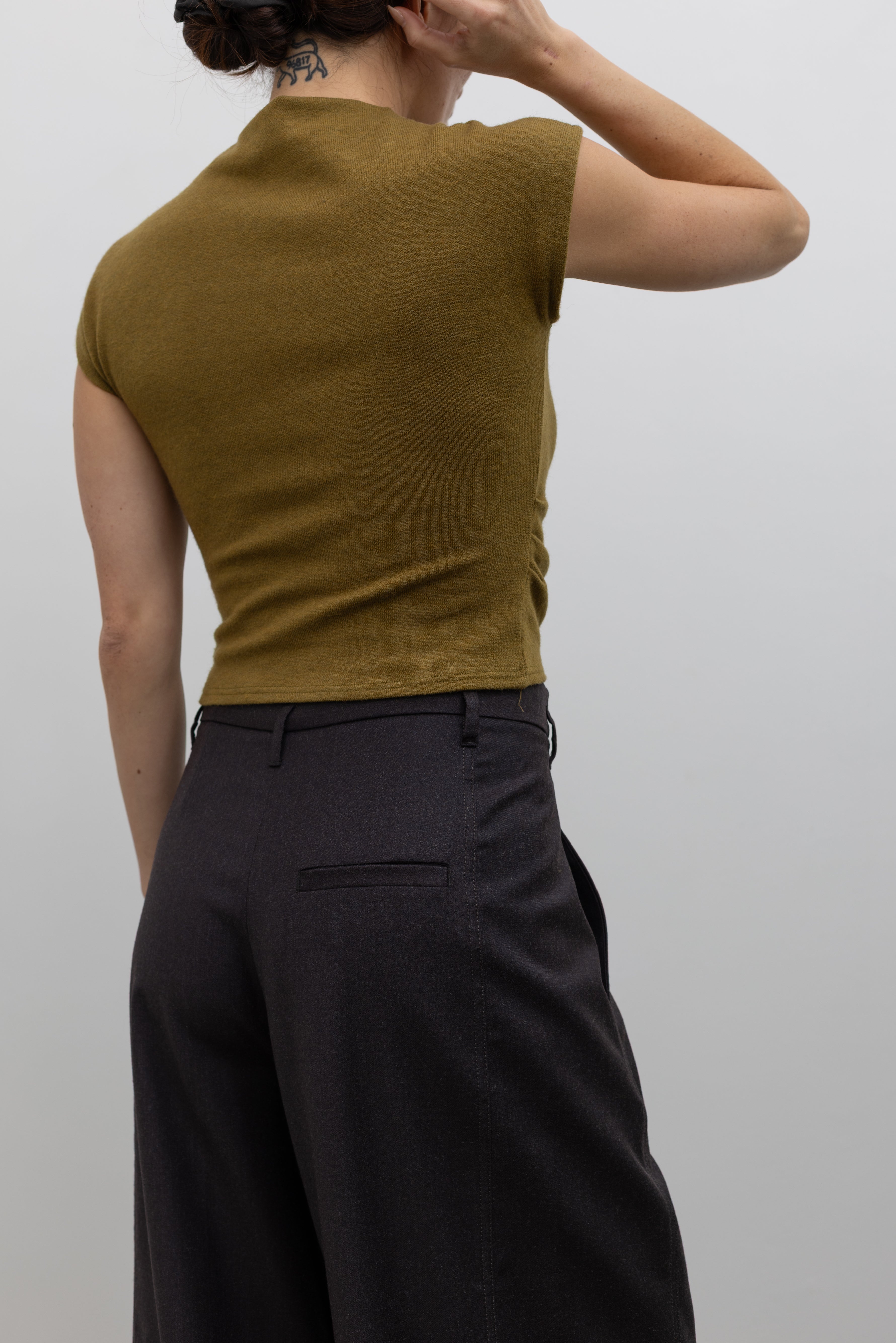 Tela Lucio relaxed wool-blend trouser with side pockets and a comfortable pull-on design at alas eius.