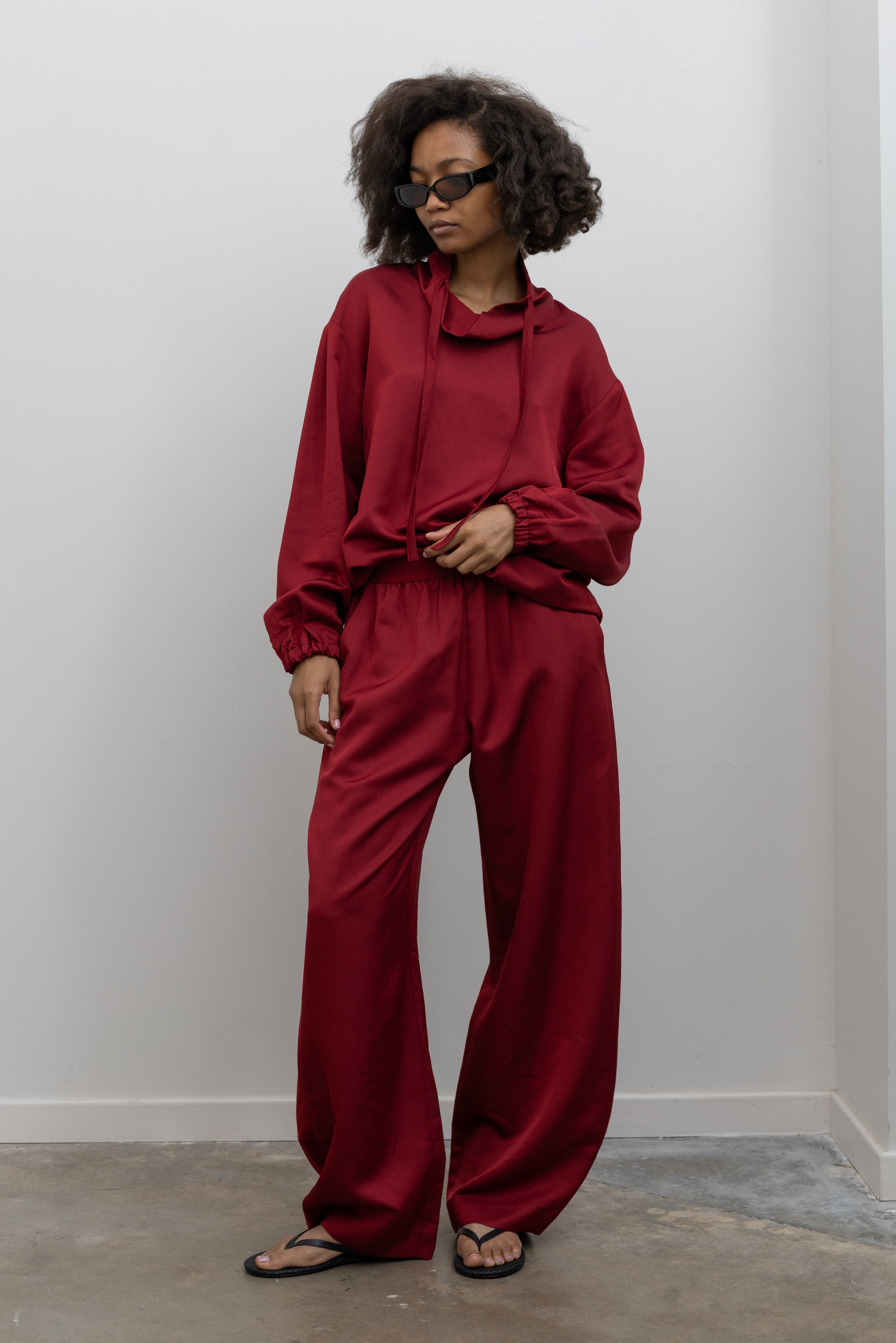 Tela Quota cherry red wool-linen blend pant with an eased leg, elastic waistband, and side pockets at alas eius.