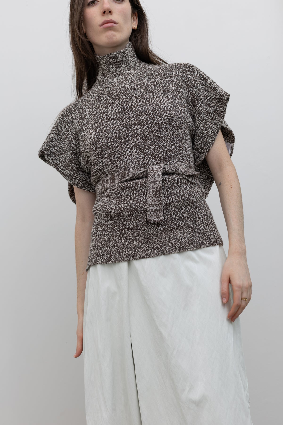 Tela White and Brown Mélange Sleeveless Wool Blend Sweater at Alas Eius